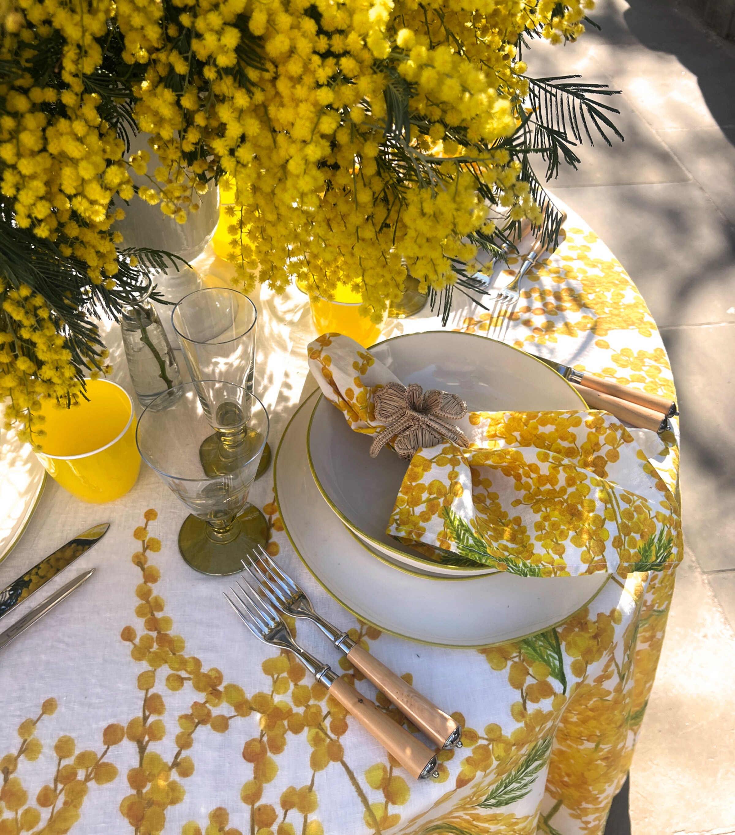 Summerill & Bishop Linen Mimosa Round Tablecloth (260cm) Yellow Image 5