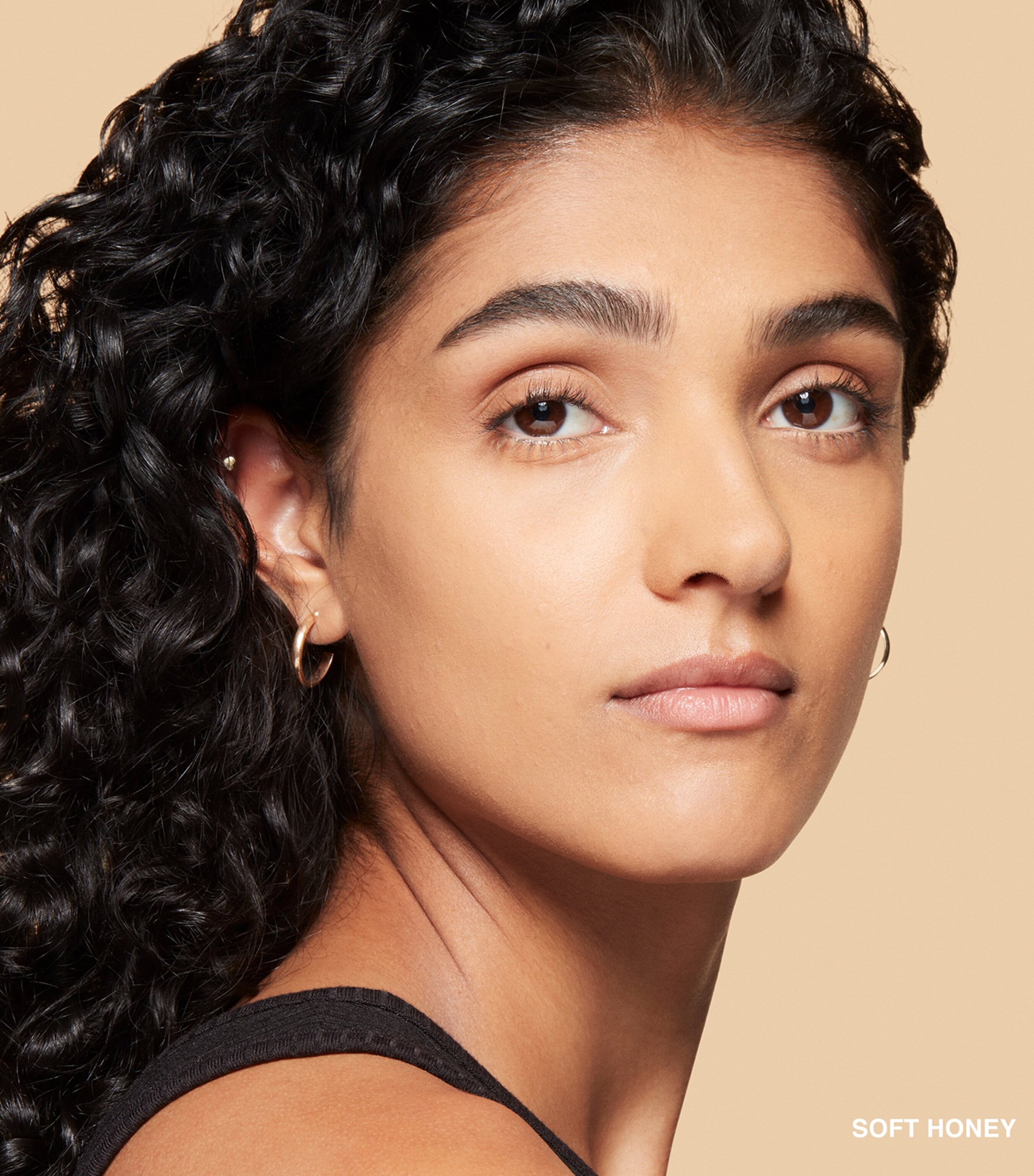 Sheer Finish Pressed Powder SOFT HONEY Image 5