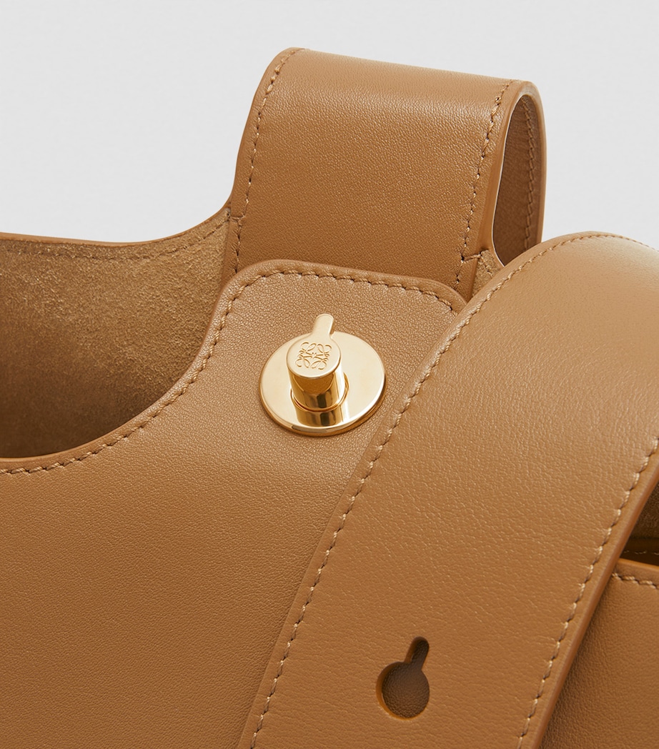 Medium Pebble-Calfskin Bucket Bag OAK Image 9