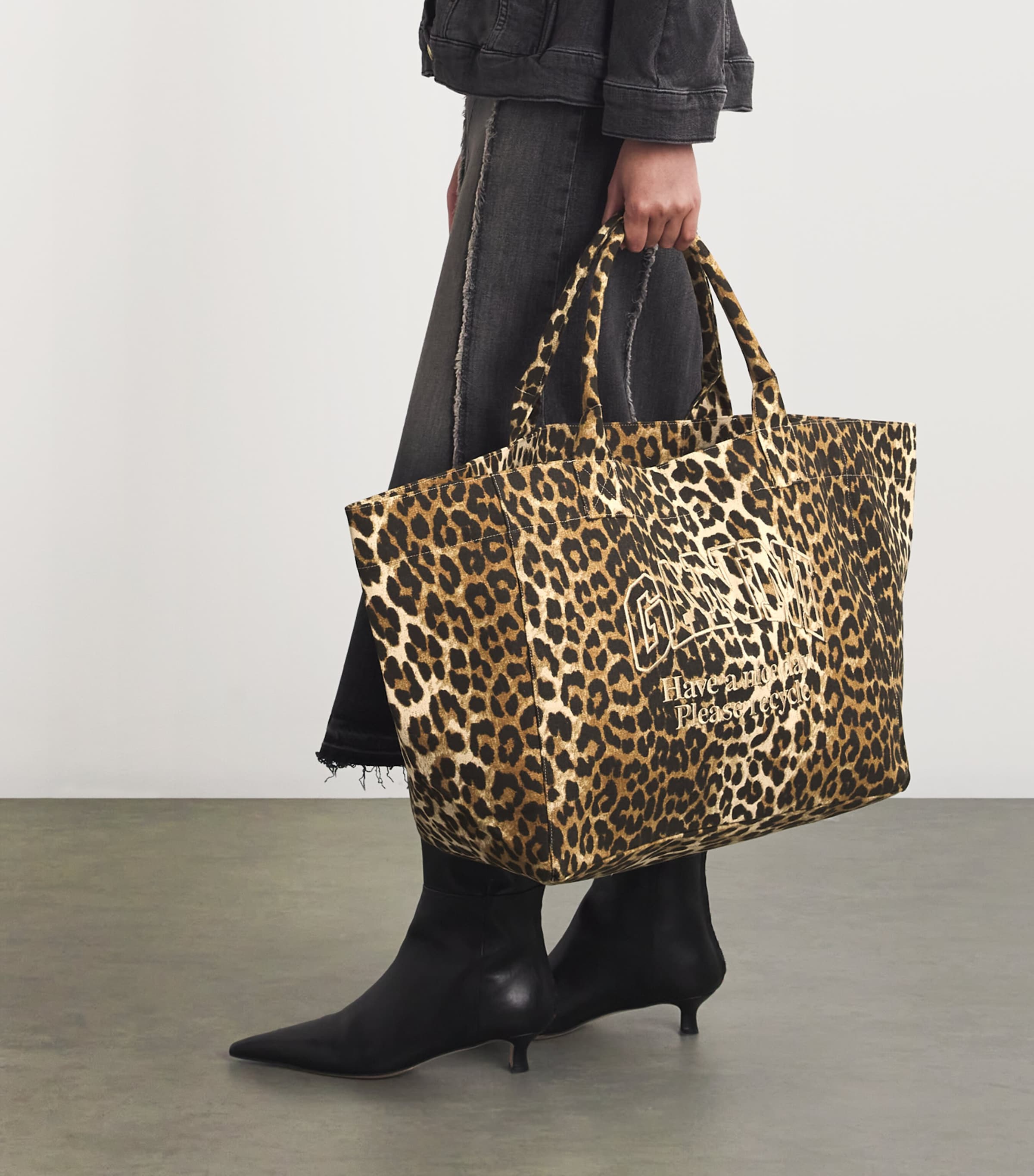 トートバッグ Ganni Large Tote Bag GANNI Canvas Logo Oversized Tote Bag | Harrods UK