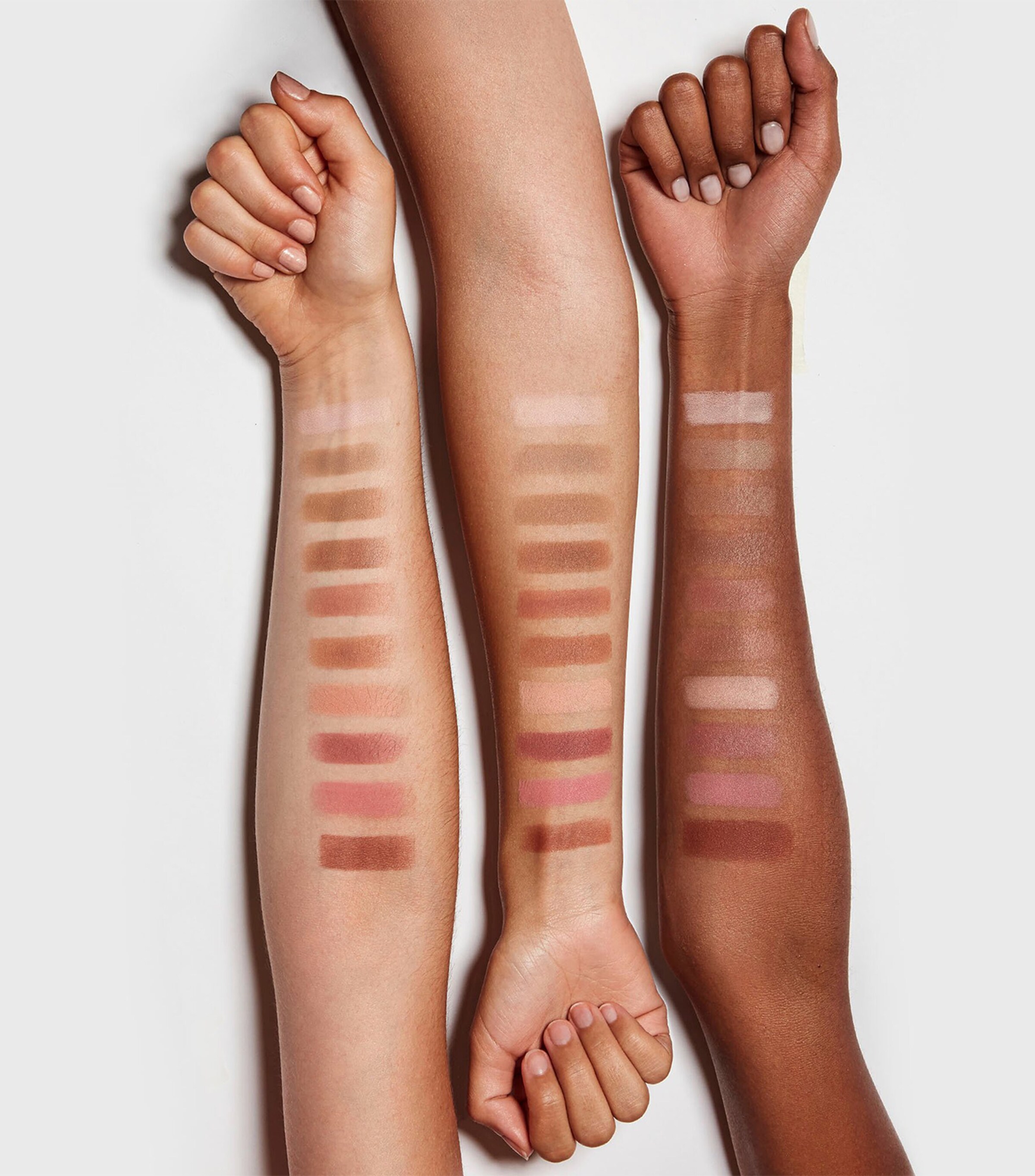 Carolina Herrera Chic Matte Mono Eyeshadow Peach Image 4
