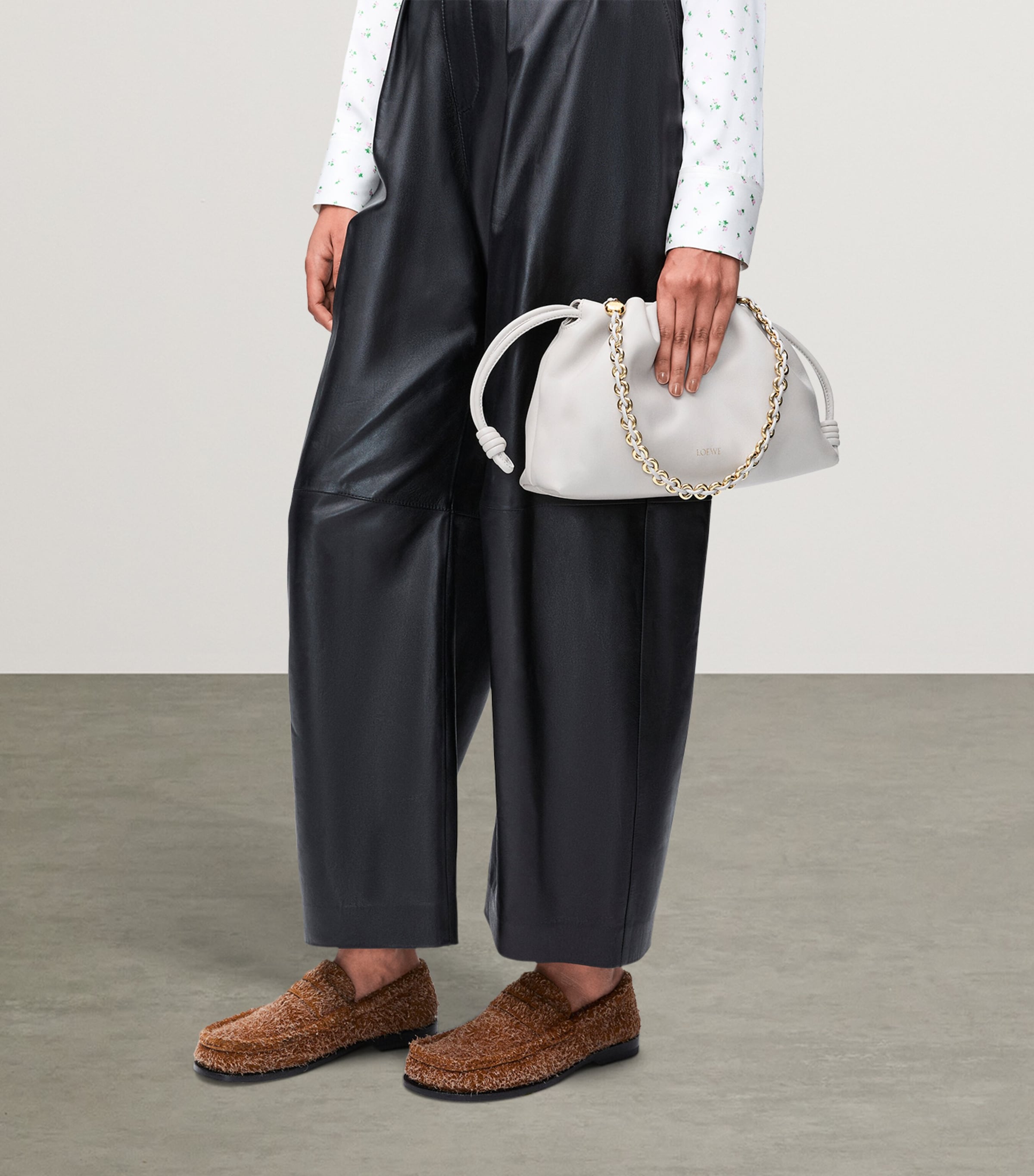 Medium Leather Flamenco Shoulder Bag SHELL GREY Image 2