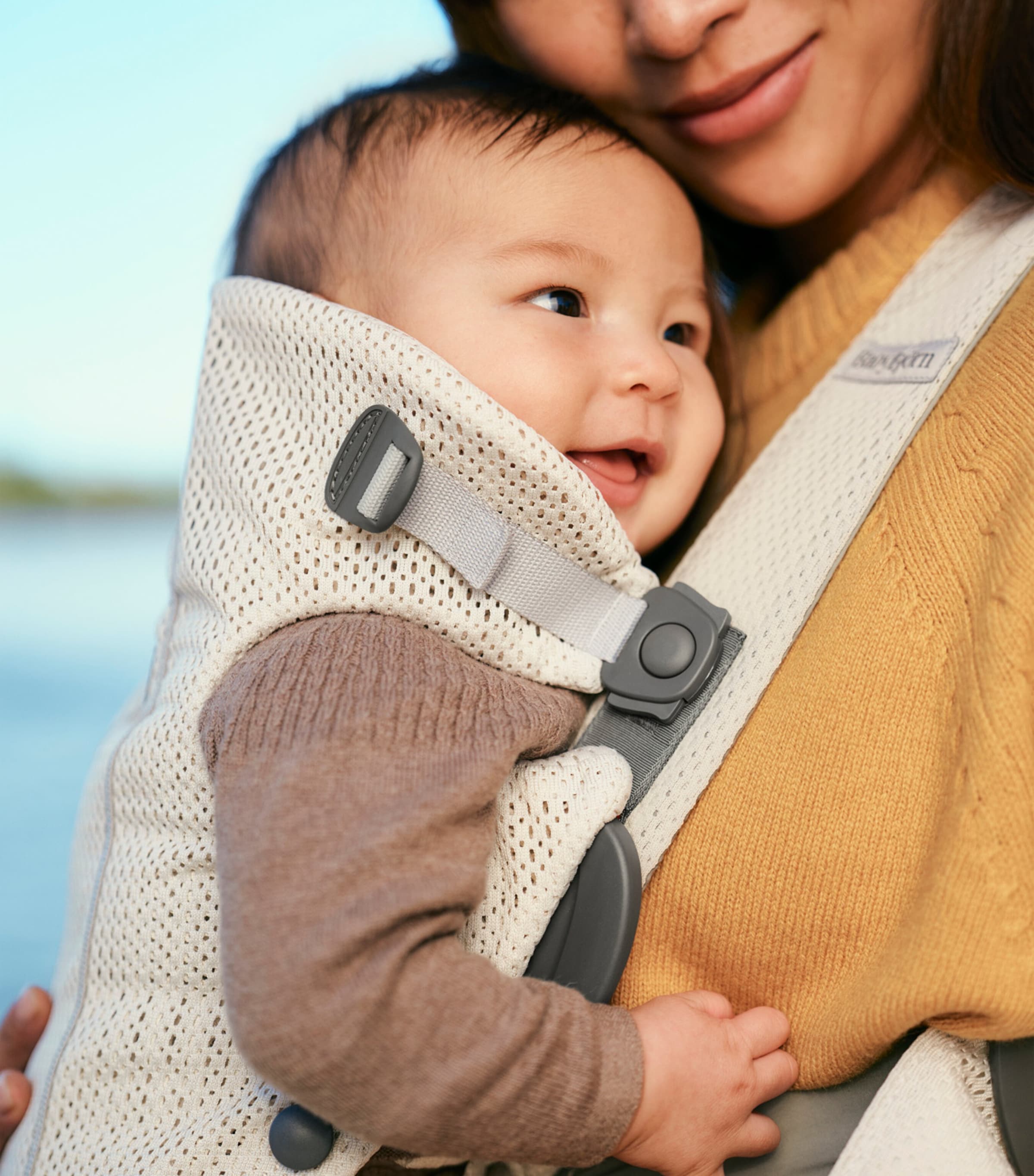 BabyBjörn 3D Mesh Mini Baby Carrier Cream Image 3