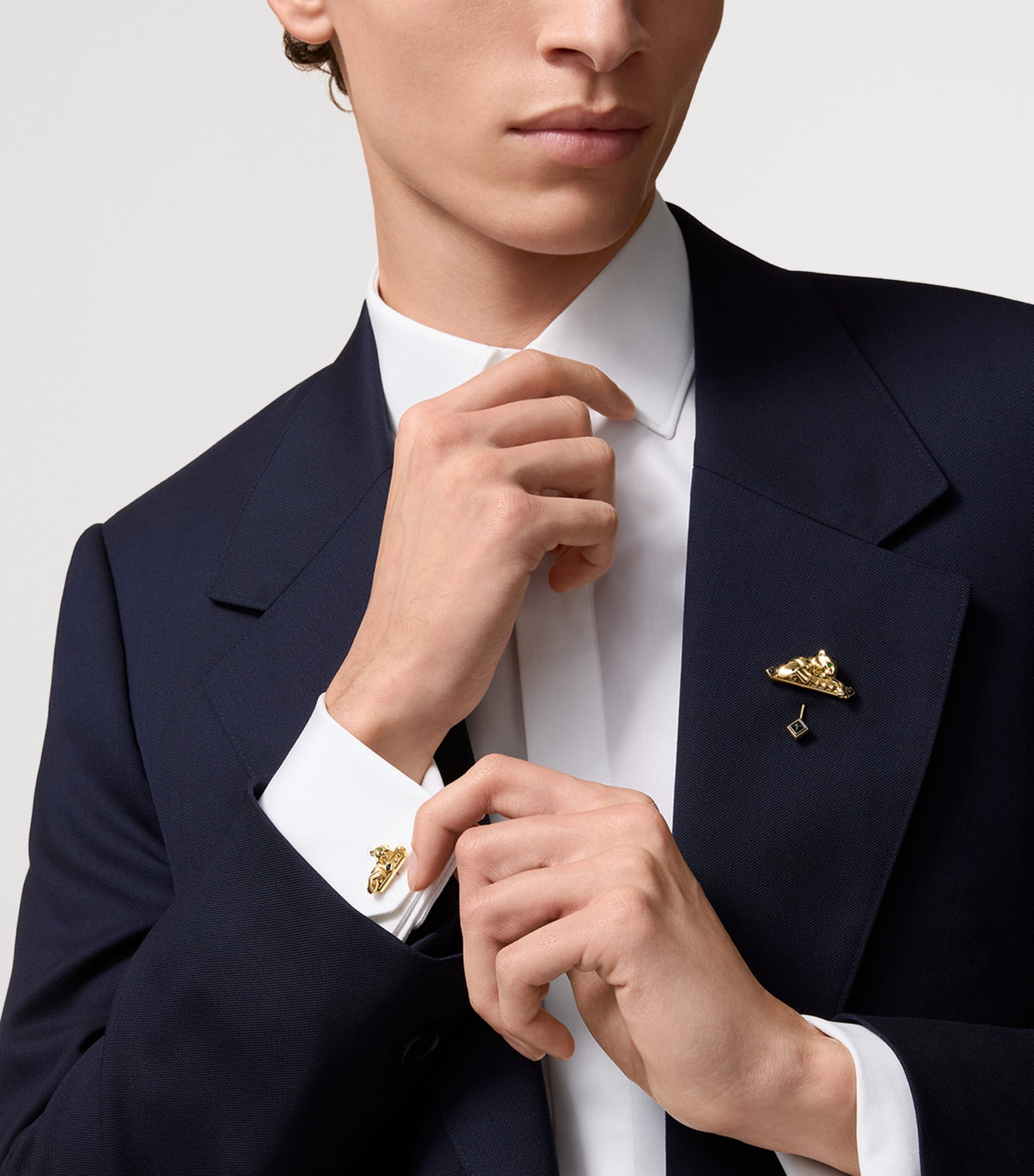Cartier Yellow Gold, Tsavorite and Onyx Panthère de Cartier Cufflinks Yellow Gold Image 3