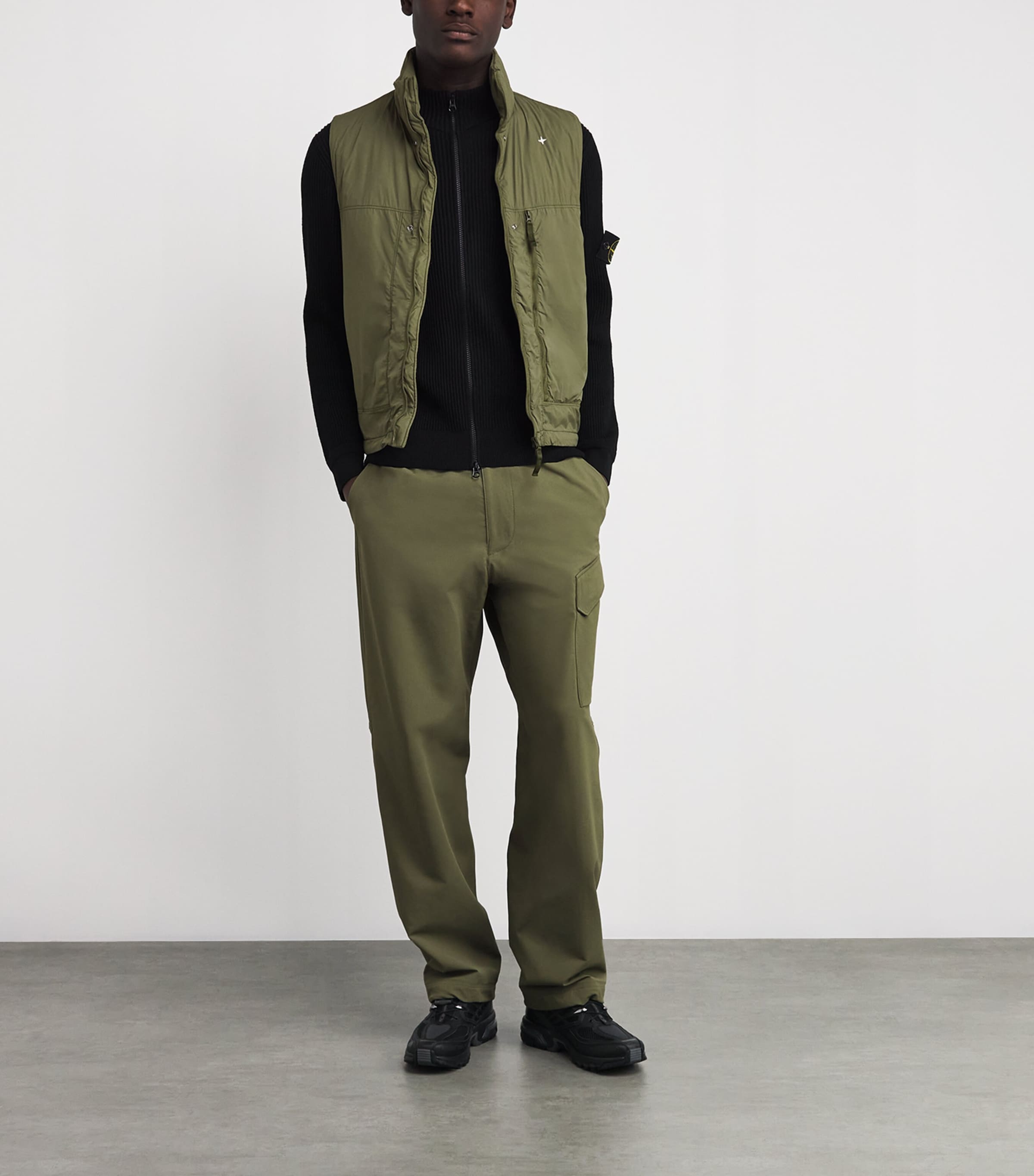 Water-Resistant Padded Gilet V0058 Image 2