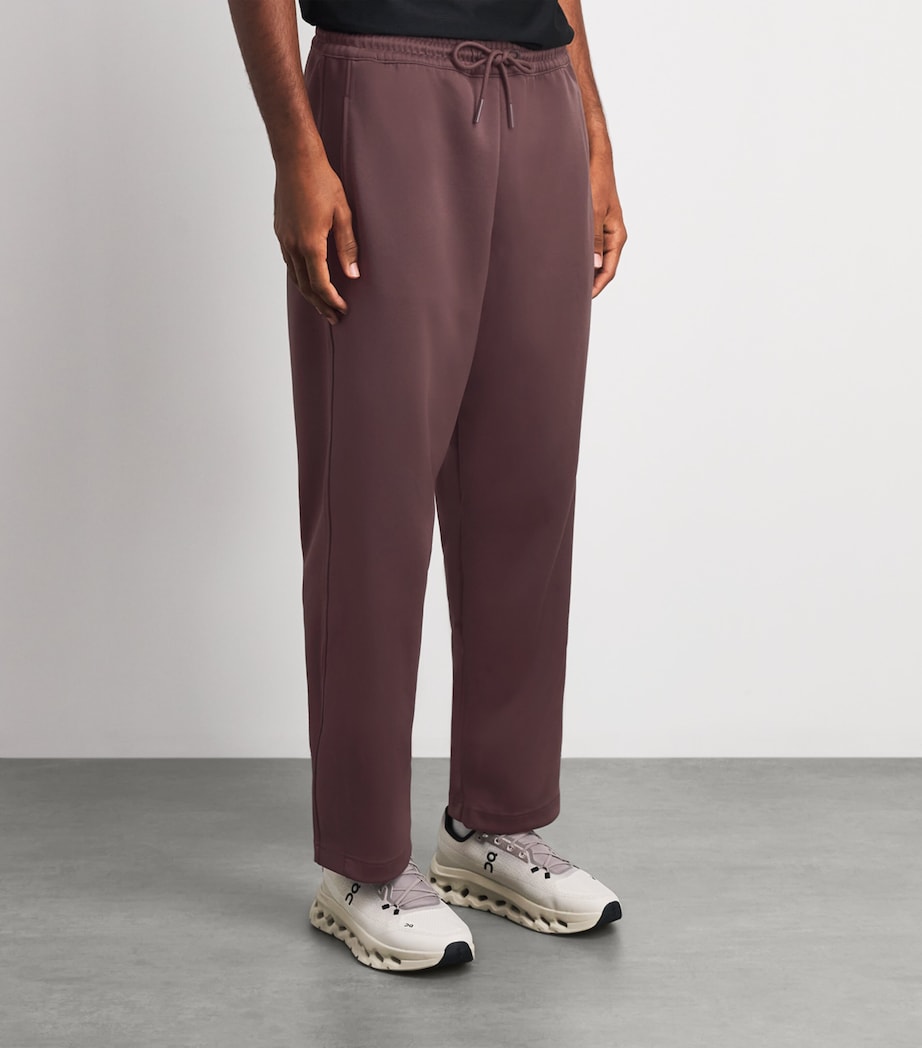 On Mens Courtside Sweatpants Mulberry Image 4