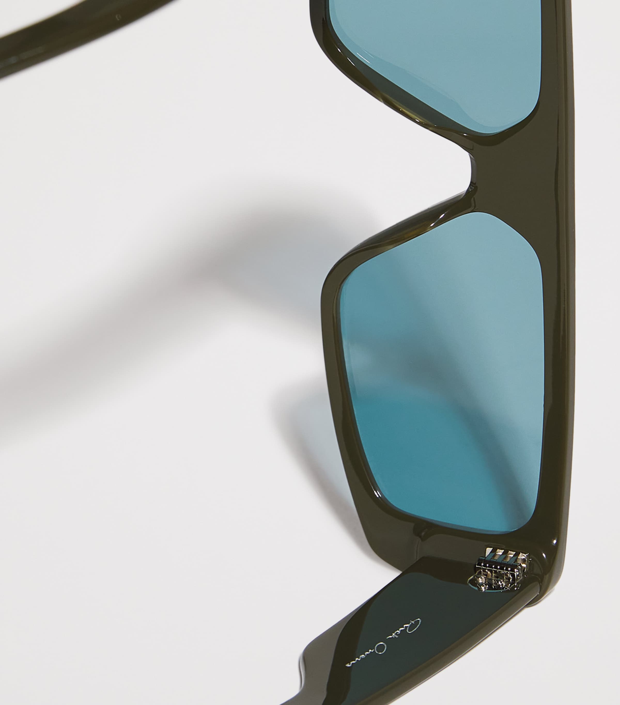 Geometric Performa Sunglasses OLVTMPLAMZNTLNS65126 Image 5