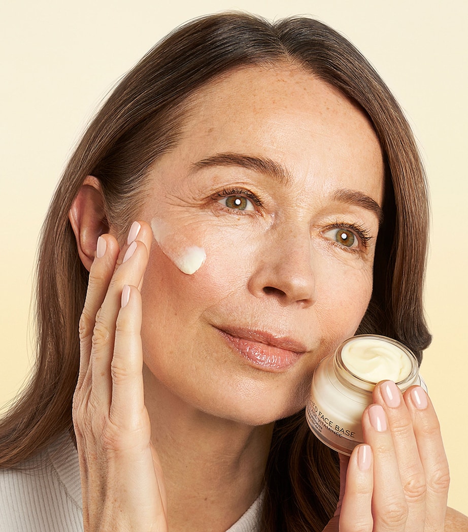 Vitamin Enriched Face Base (9g) NO COLOUR Image 5