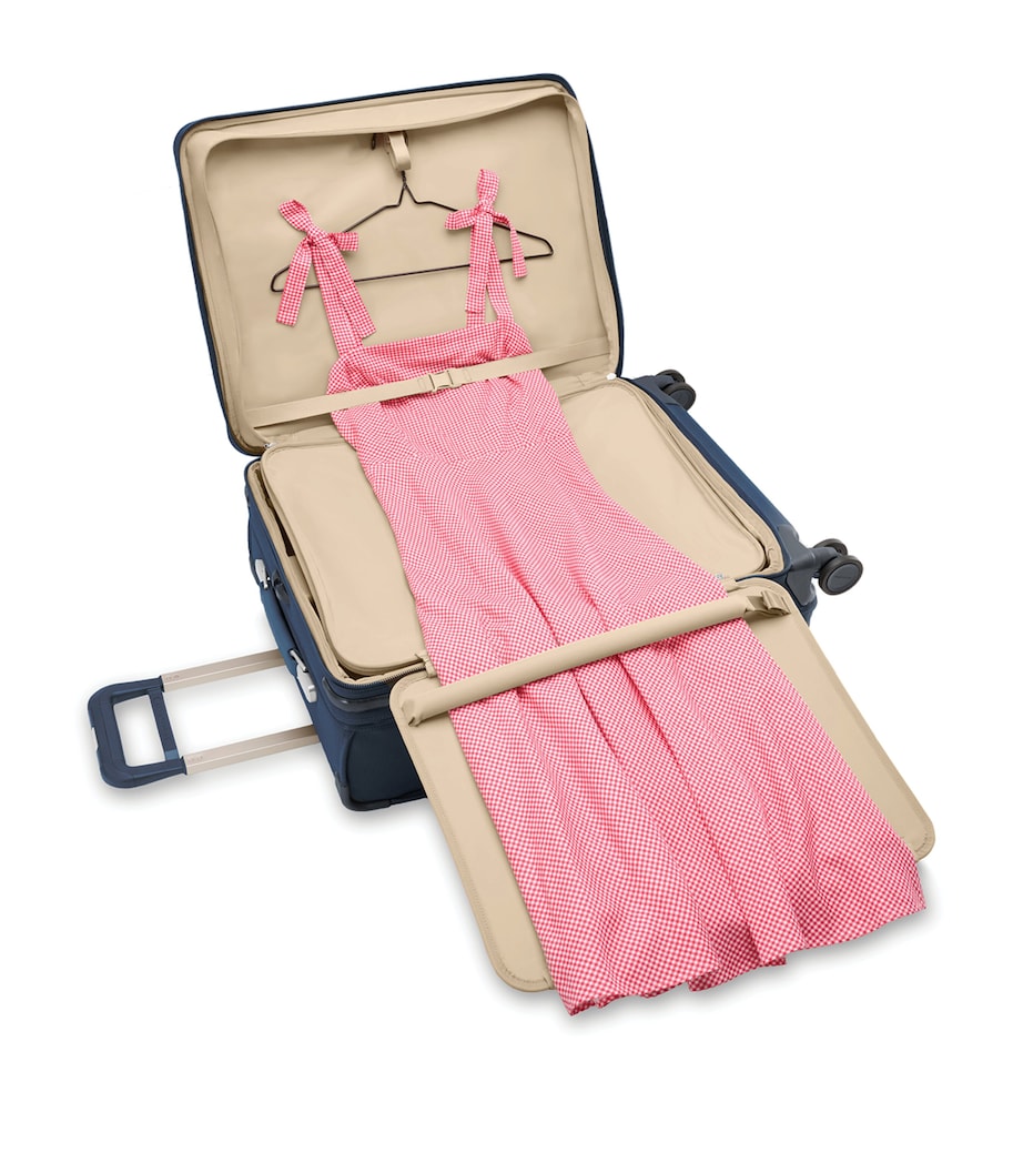 Baseline Medium Expandable Spinner Suitcase (66cm) NAVY Image 5