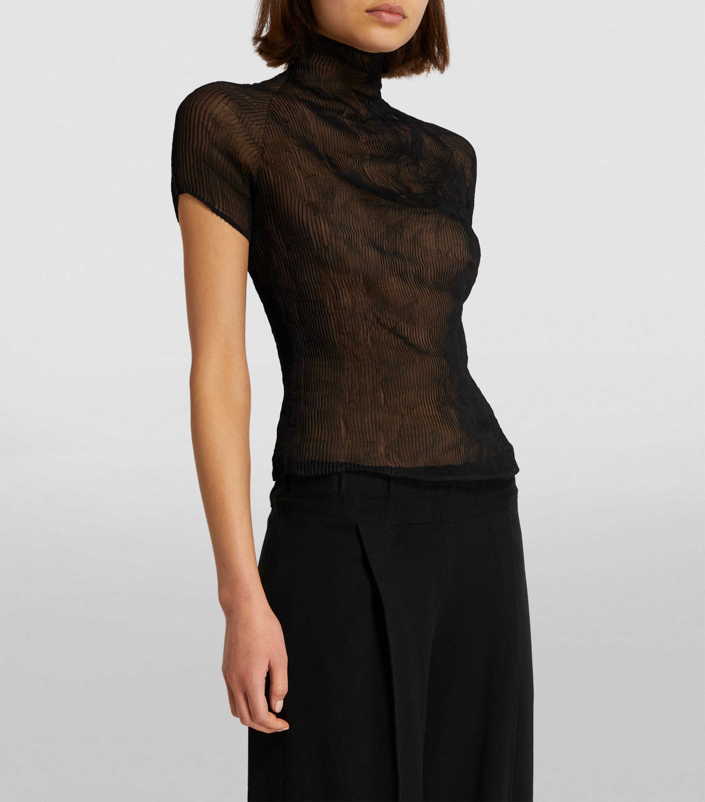 トップス ISSEY MIYAKE CHIFFON TWIST BLACK CHIFFON TWIST BK/WT – ISSEY MIYAKE ONLINE STORE