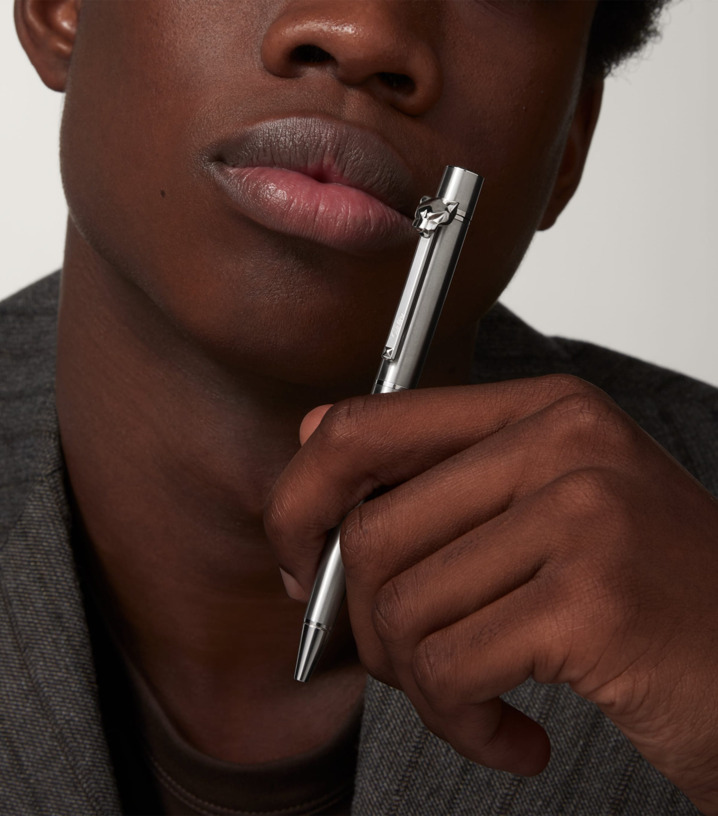 Small Panthère de Cartier Ballpoint Pen GOLD METAL Image 6