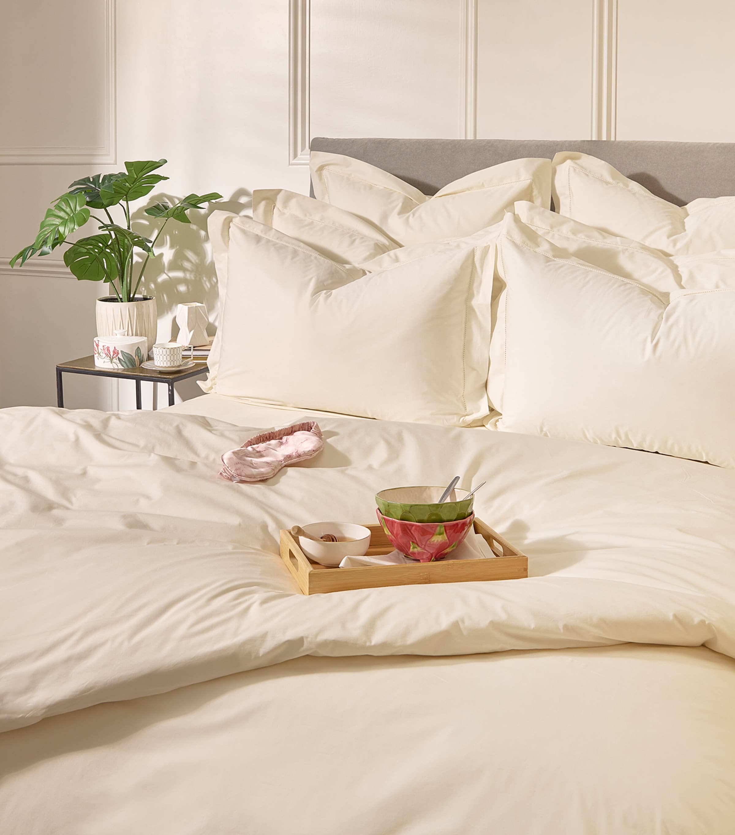 Harrods of London Cadogan Double Duvet Cover Set (200cm x 200cm) Ivory Image 4