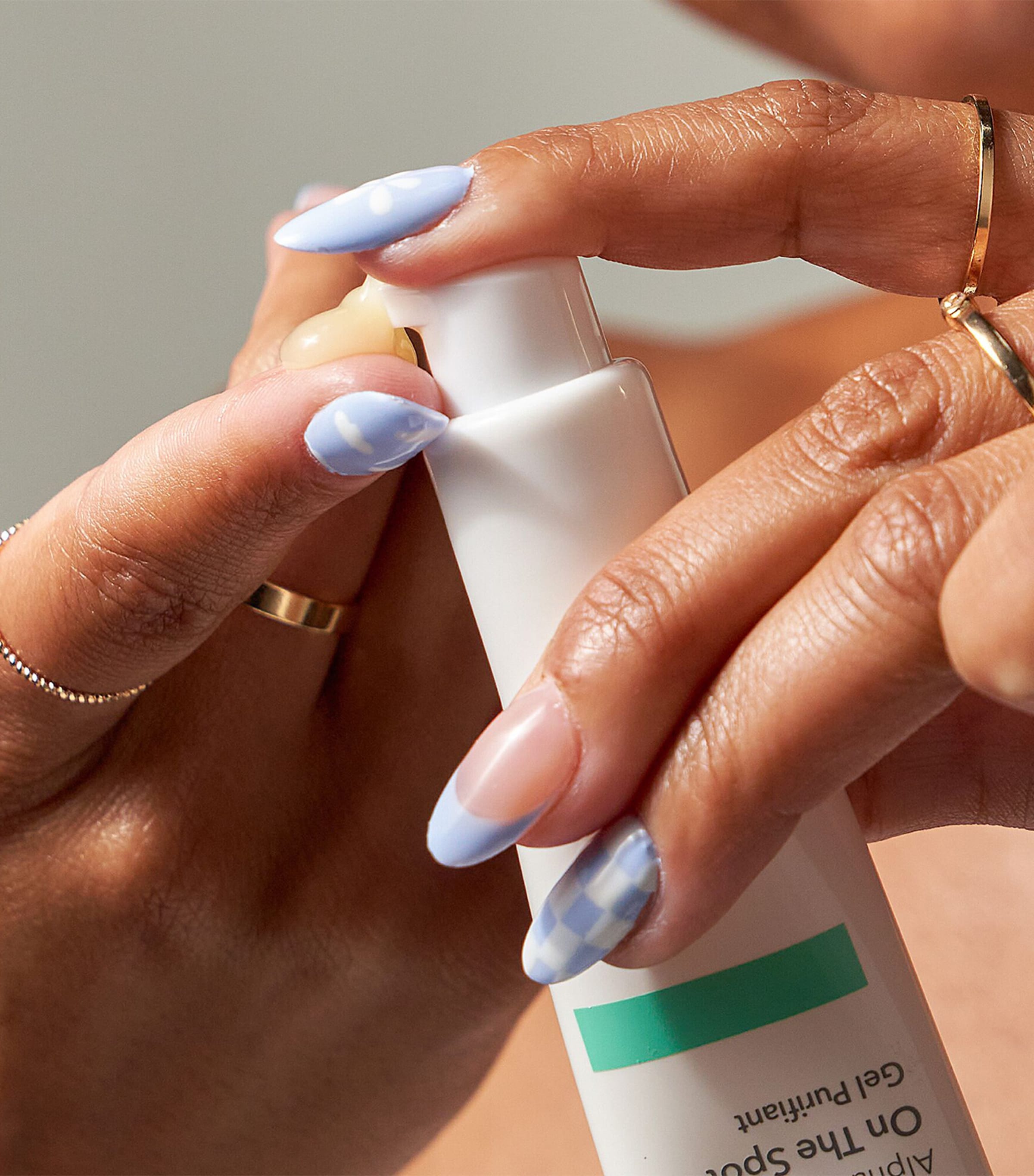 Alpha Beta On The Spot Gel (30ml) NO COLOUR Image 3