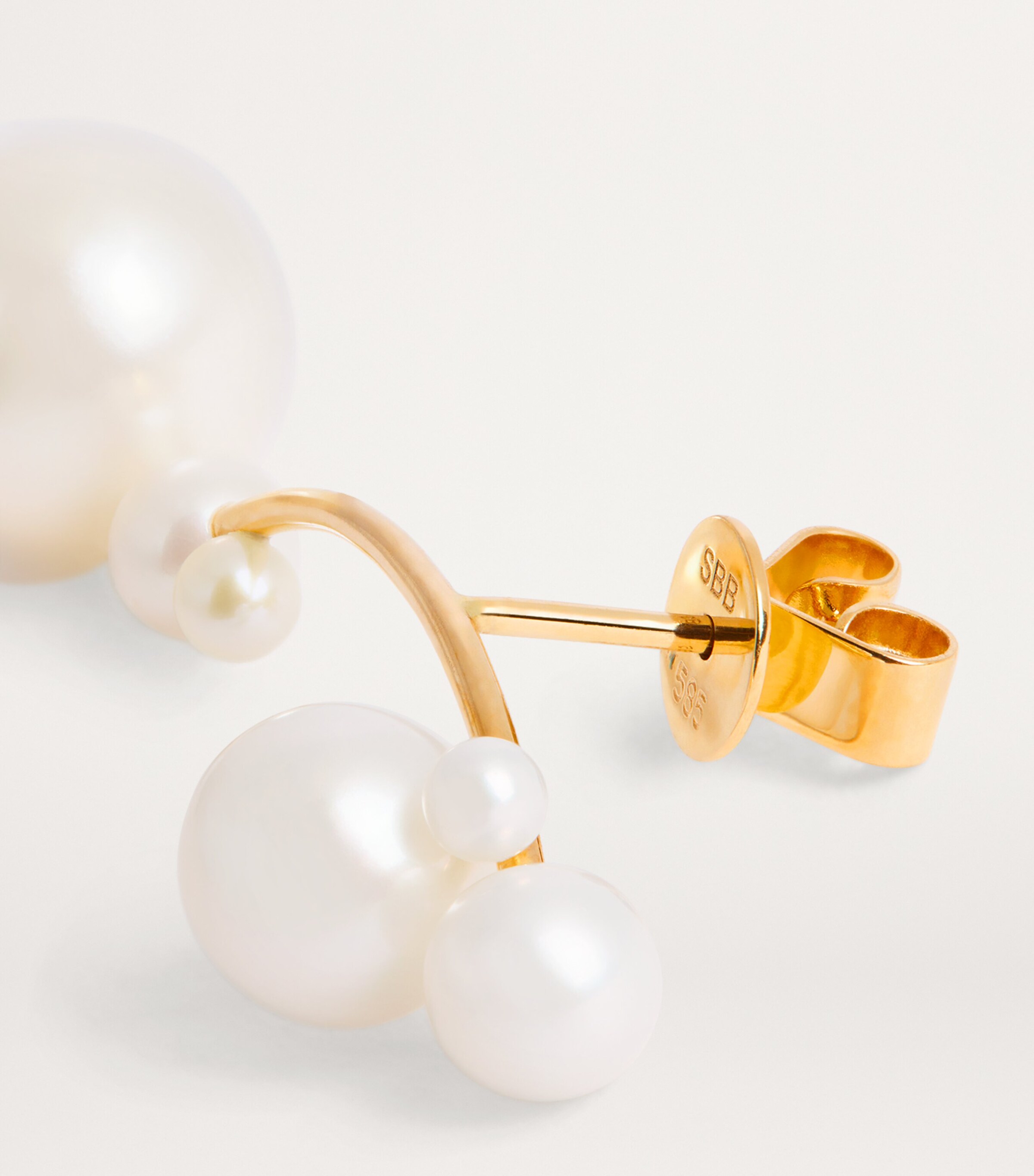 Sophie Bille Brahe Yellow Gold and Pearl Grand Stella Perle Single Earring (Left) Yellow Gold Image 6