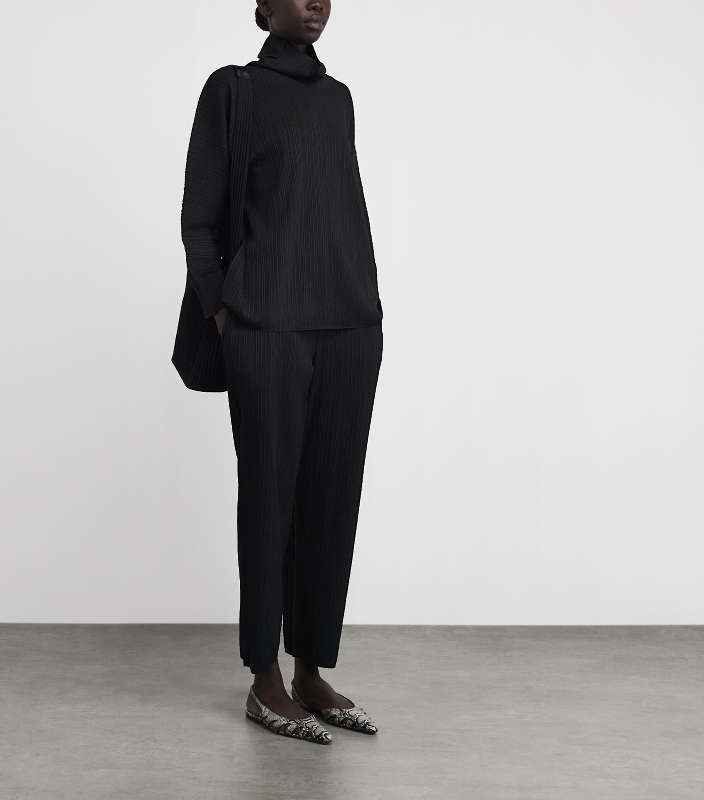 A-POC Shell Cropped Trousers BLACK Image 2