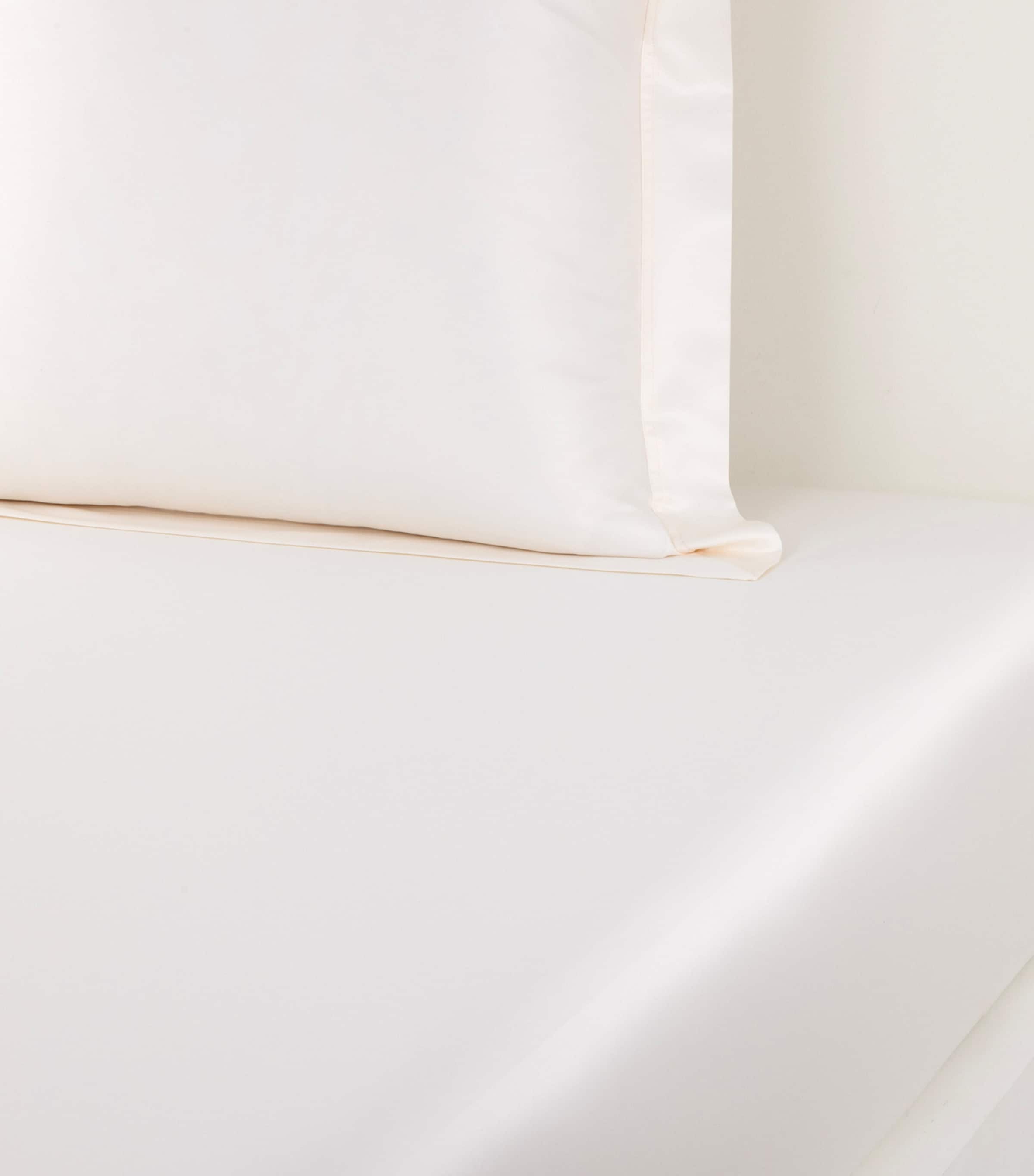 Yves Delorme Couture Egyptian Cotton Prodige King Fitted Sheet (160cm x 205cm) Creme Image 2