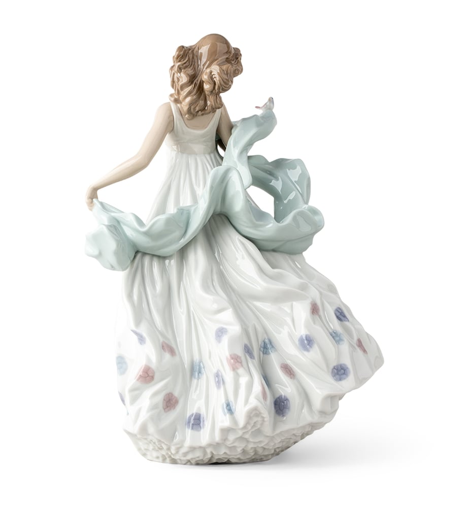 Lladró Summer Serenade Figurine Image 4