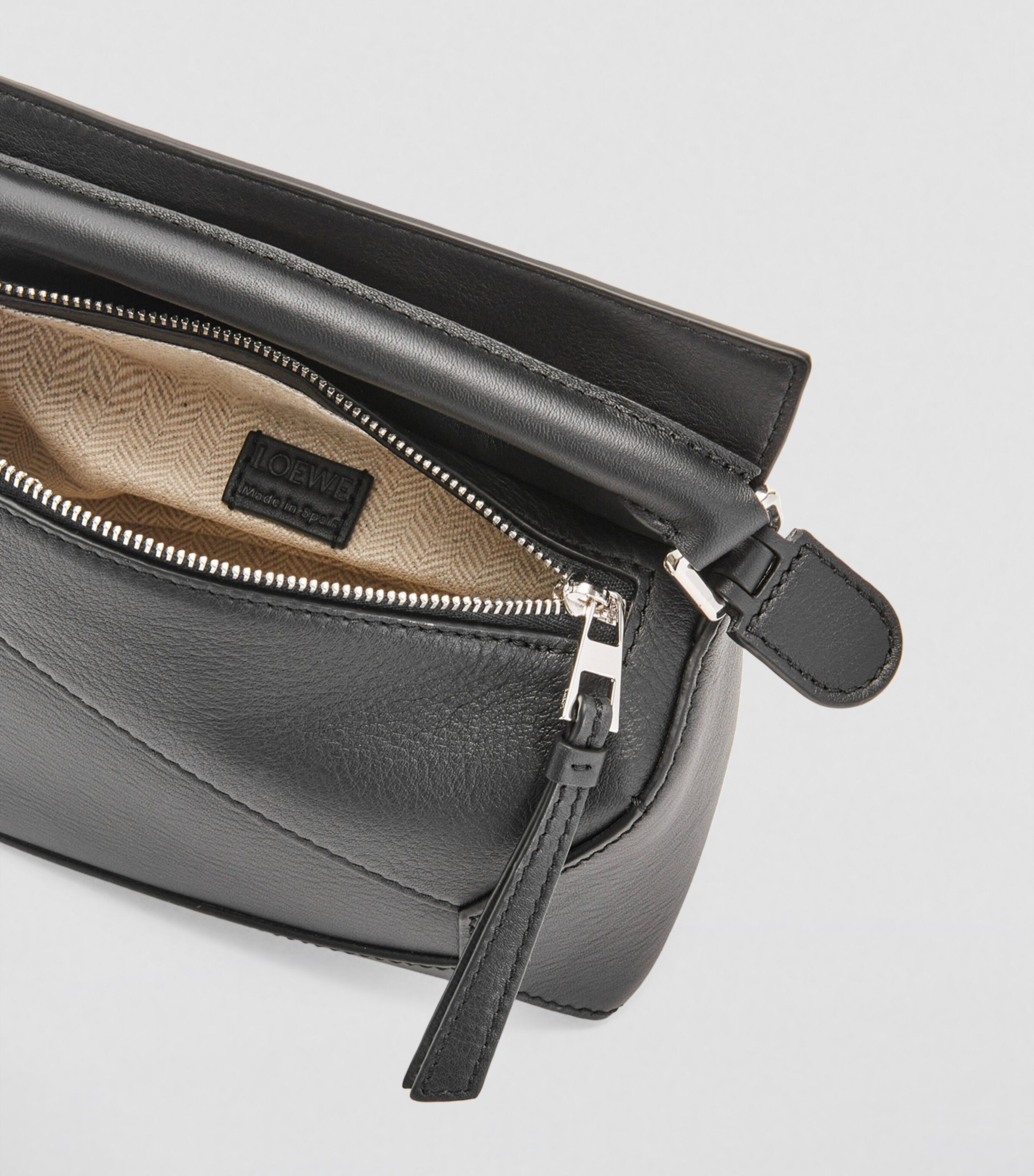 VIP価格.LOEWE Puzzle Edge ミニハンドバッグ 関税送料込 LOEWE Mini Leather Puzzle Edge Top-Handle Bag | Harrods US