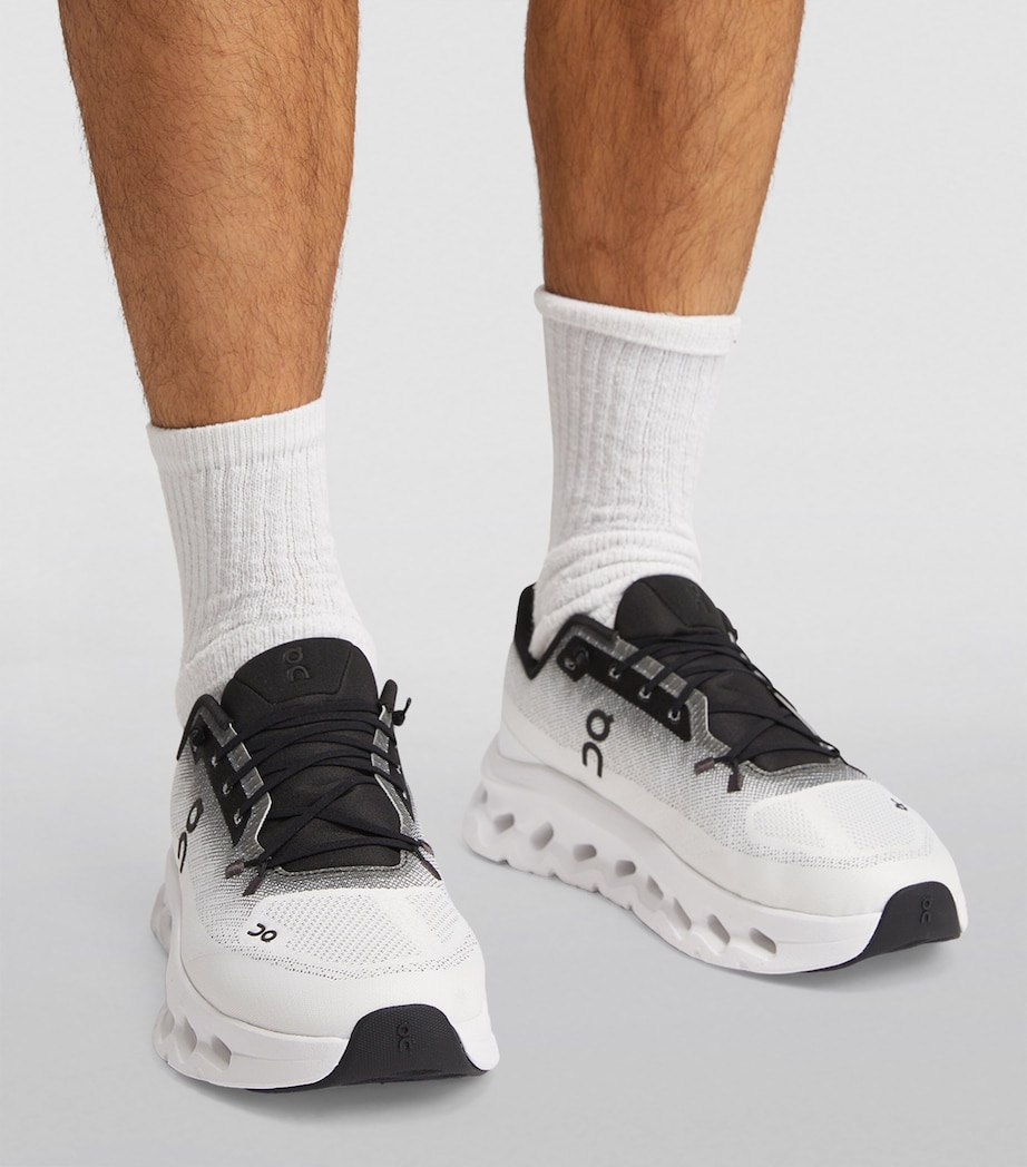 On Mens Cloudtilt Trainers Black | Ivory Image 6