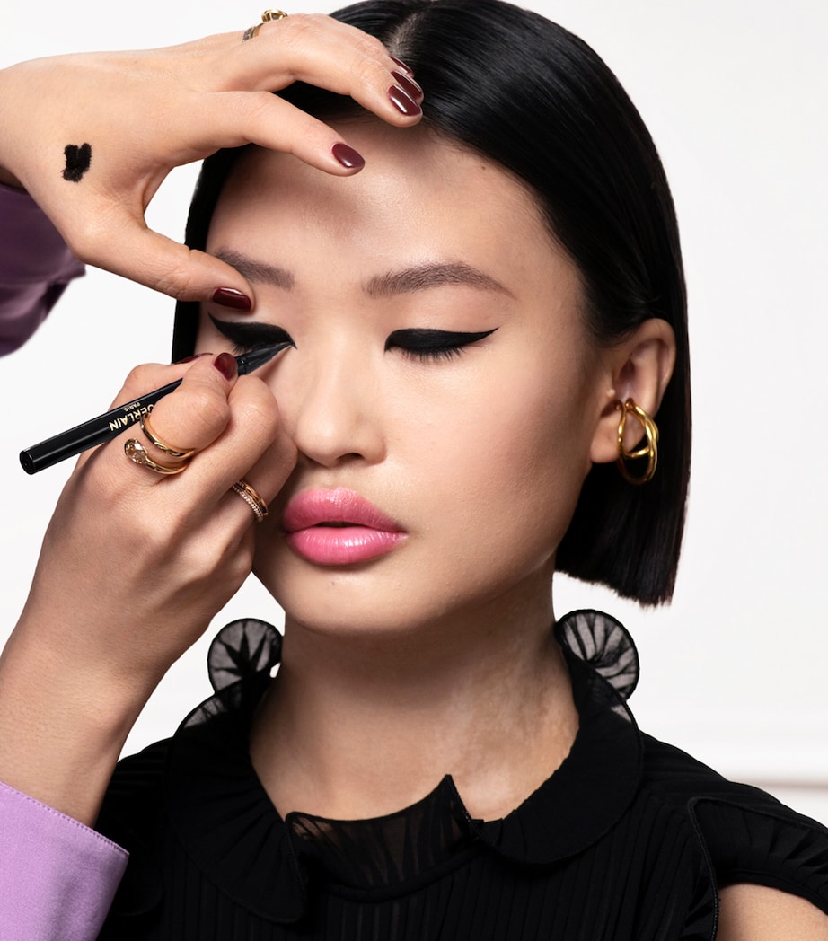 Noir G Graphic Eyeliner BLACK Image 4