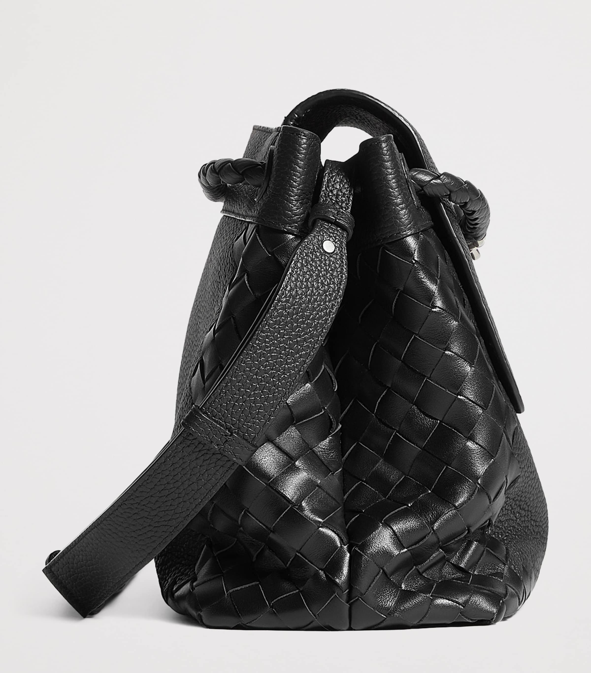 Bottega Veneta Medium Calfskin Andiamo Messenger Bag Image 4