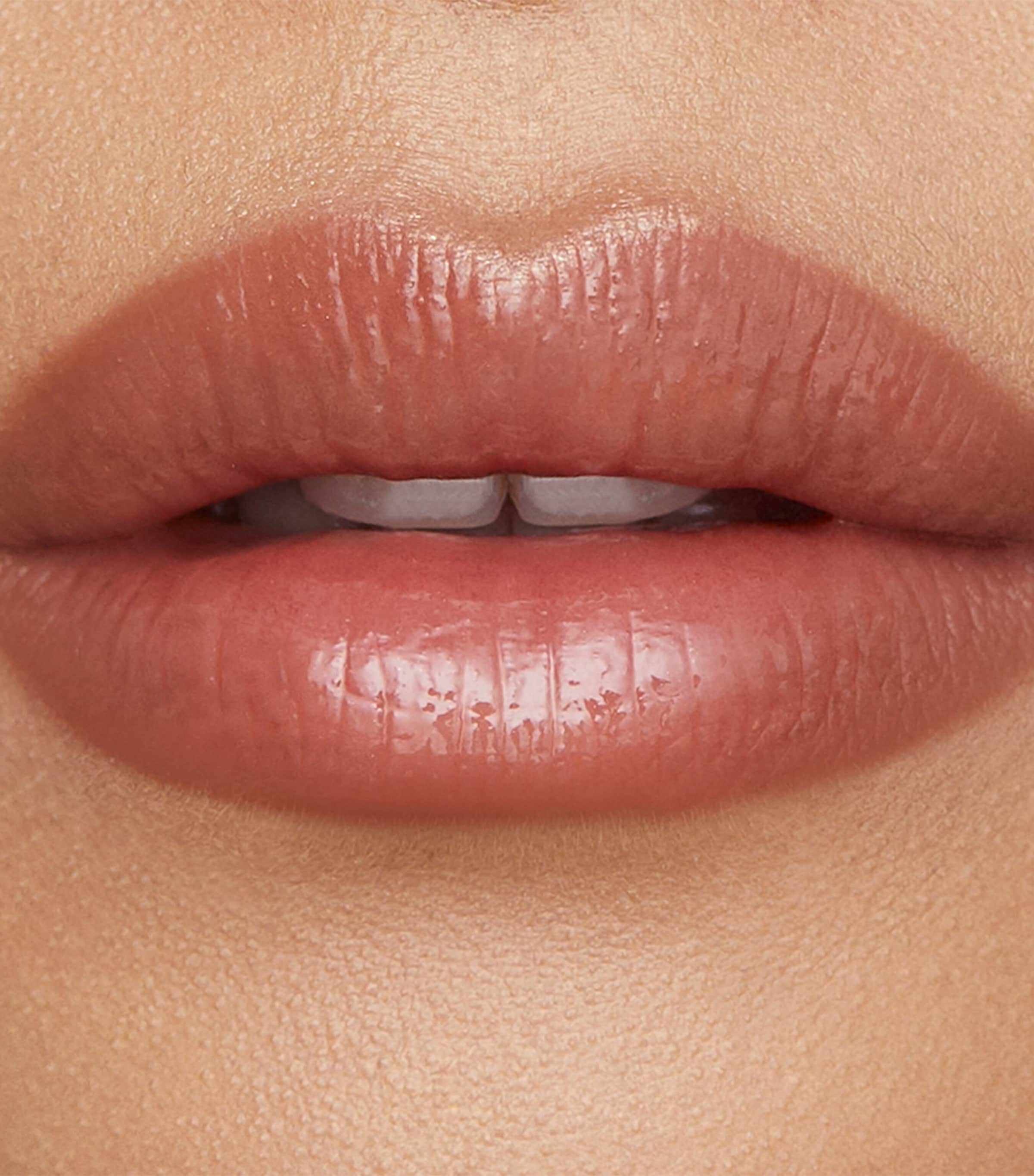 Hourglass Phantom Volumizing Glossy Balm Trace Image 4
