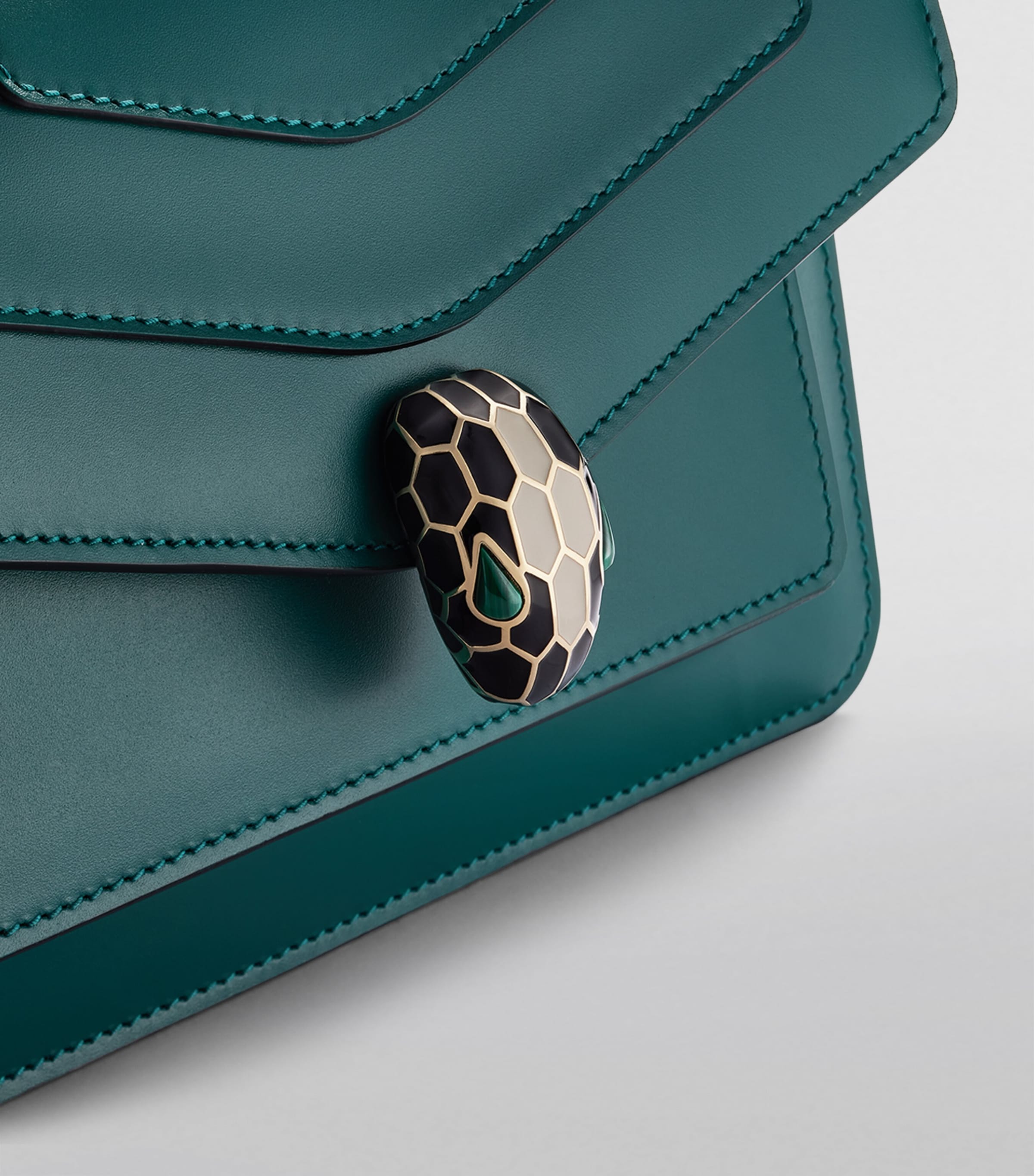 Leather Serpenti Forever East-West Shoulder Bag GREEN LIGHT Image 7