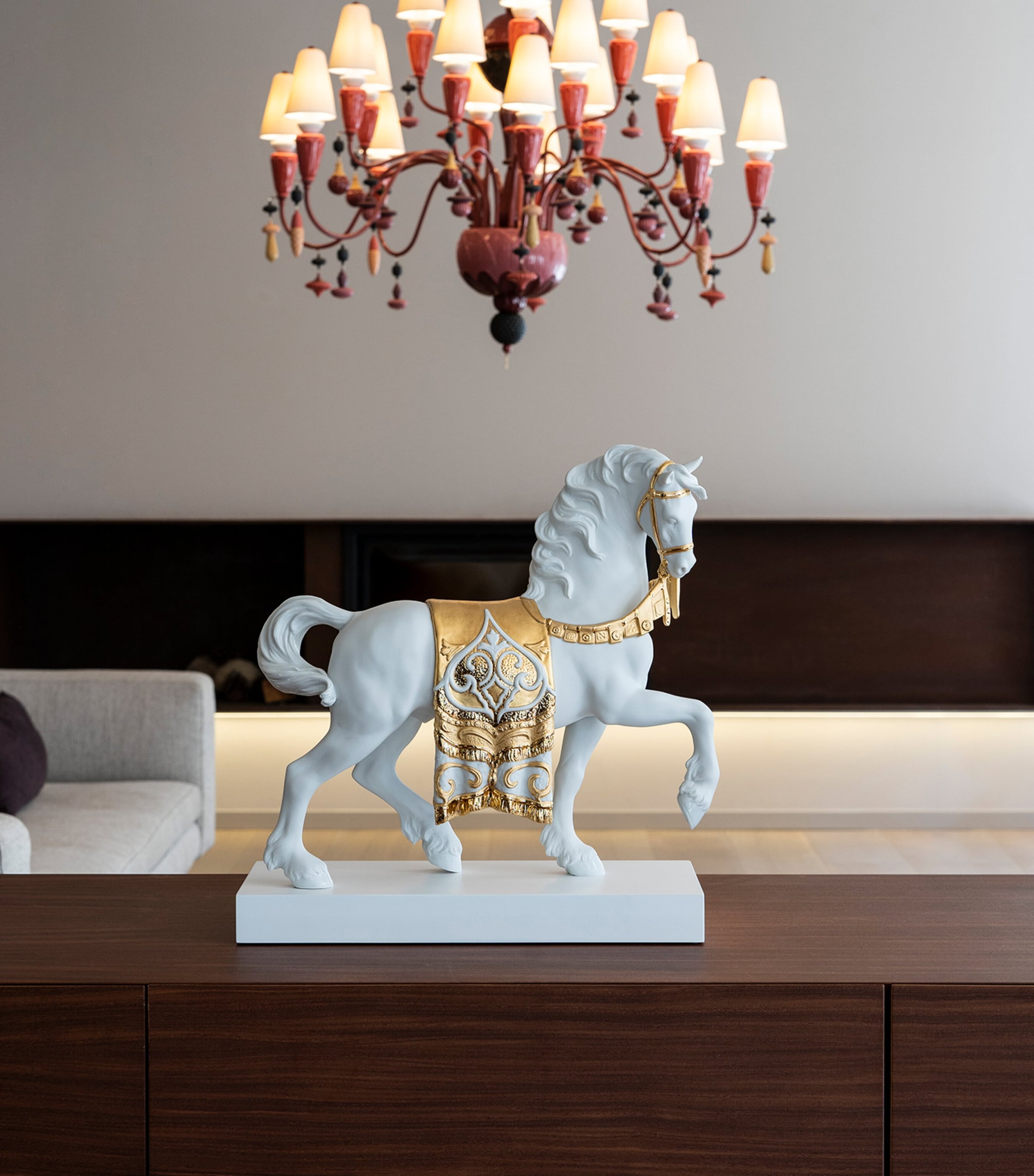 Lladró A Regal Steed Horse Figurine White & Gold Image 2