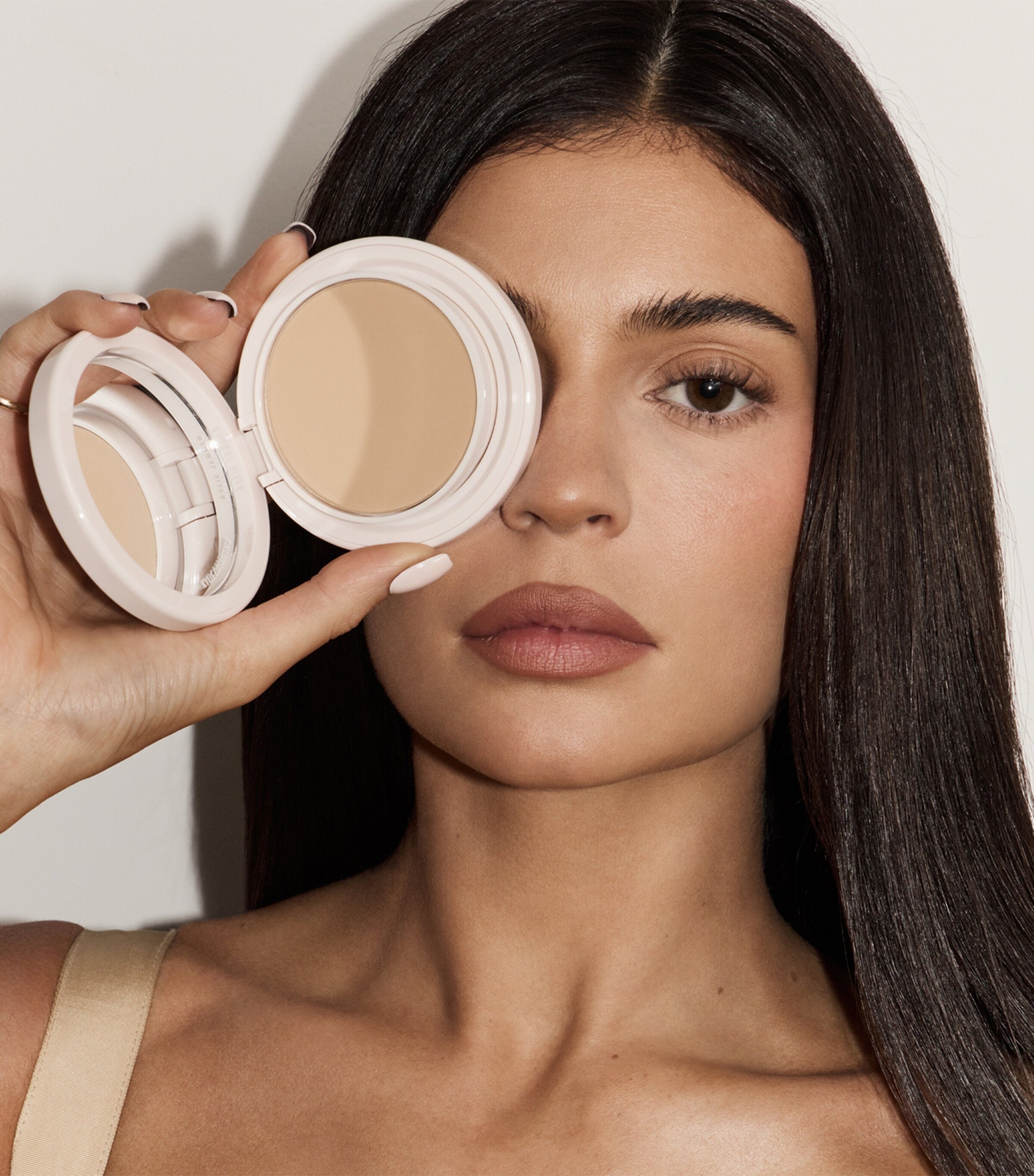 Natural Blur Powder Foundation 5N 5N Image 4