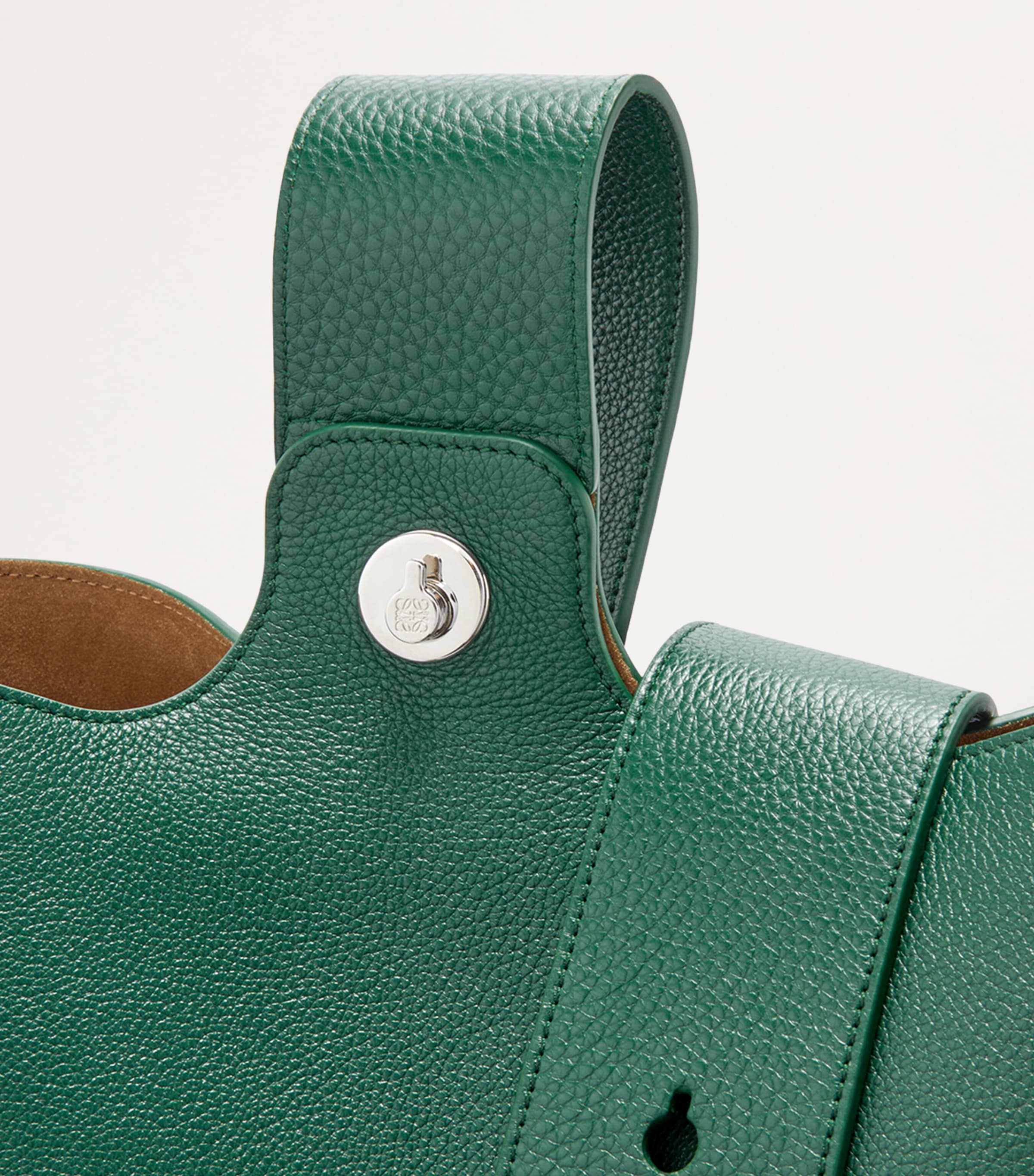 Large Leather Pebble Bucket Bag EVERGREEN Image 8