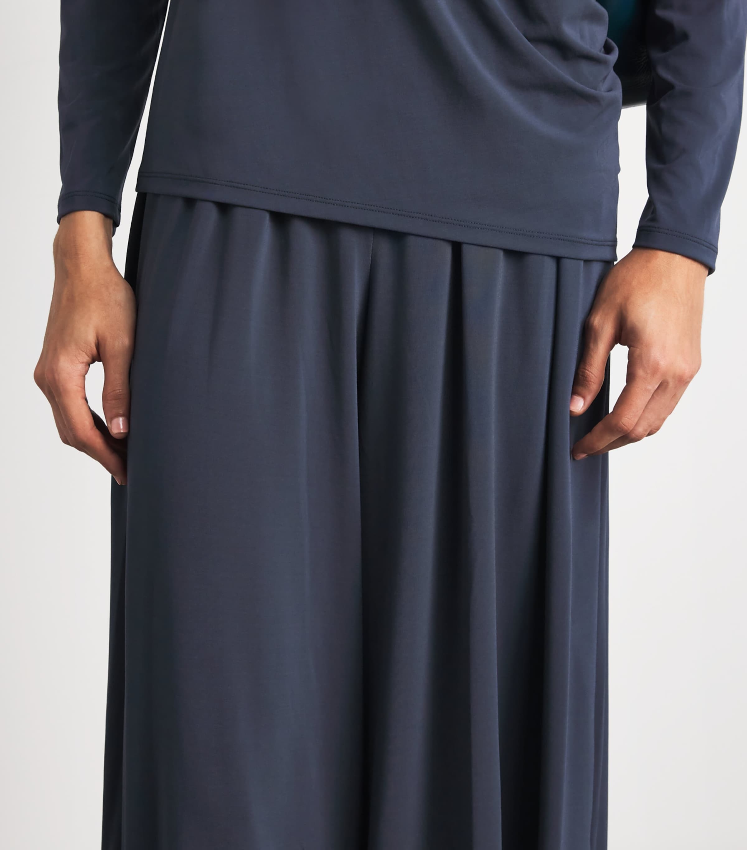 Issey Miyake Womens Drape Jersey Cropped Trousers Dark Navy Image 3