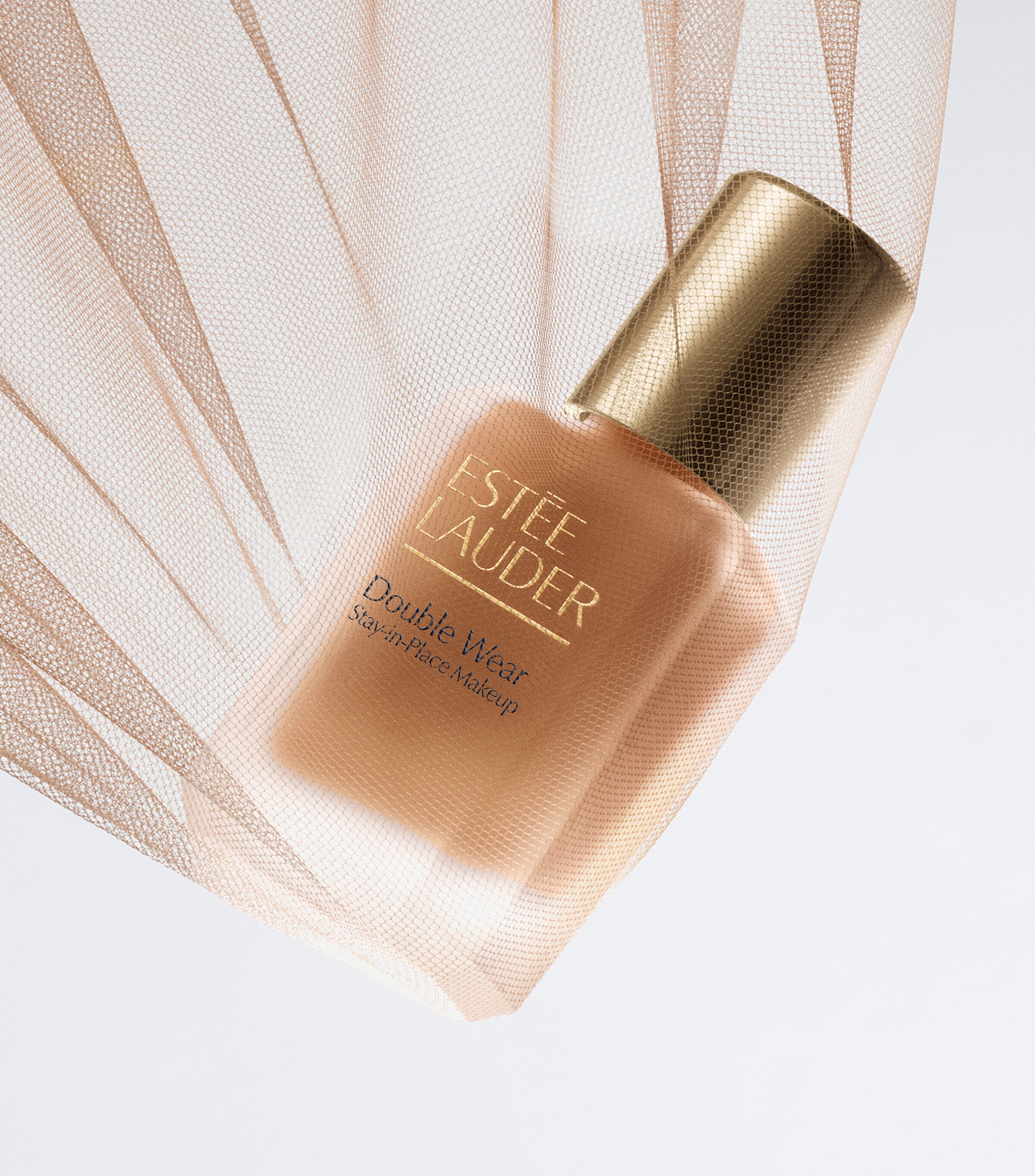 Estée Lauder Double Wear Longwear Matte Foundation SPF 10 Nutmeg Image 5