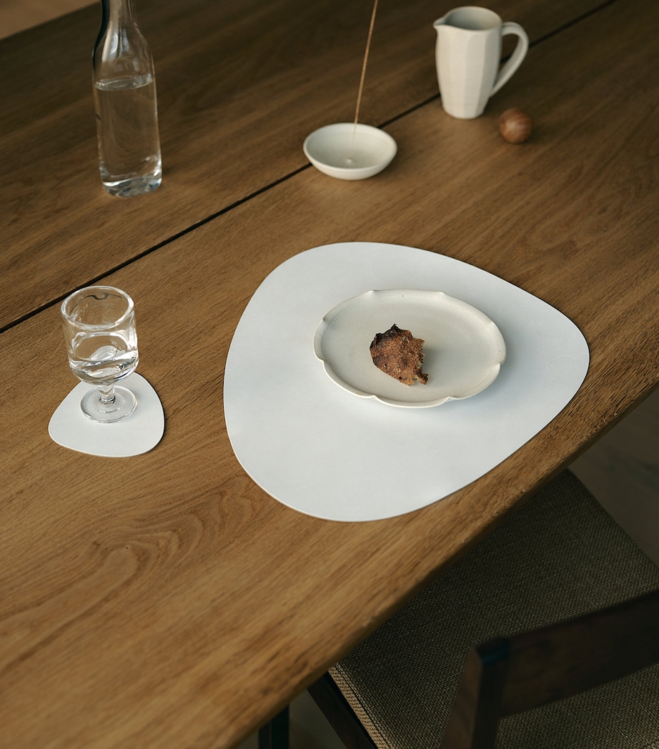 LIND DNA Large Curve Nupo Table Mat (Set of 4) White Image 2