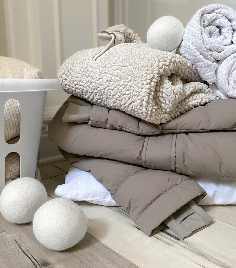 Wool XL Dryer Balls with Delicates Bag (Set of 6) IVORY Image 5