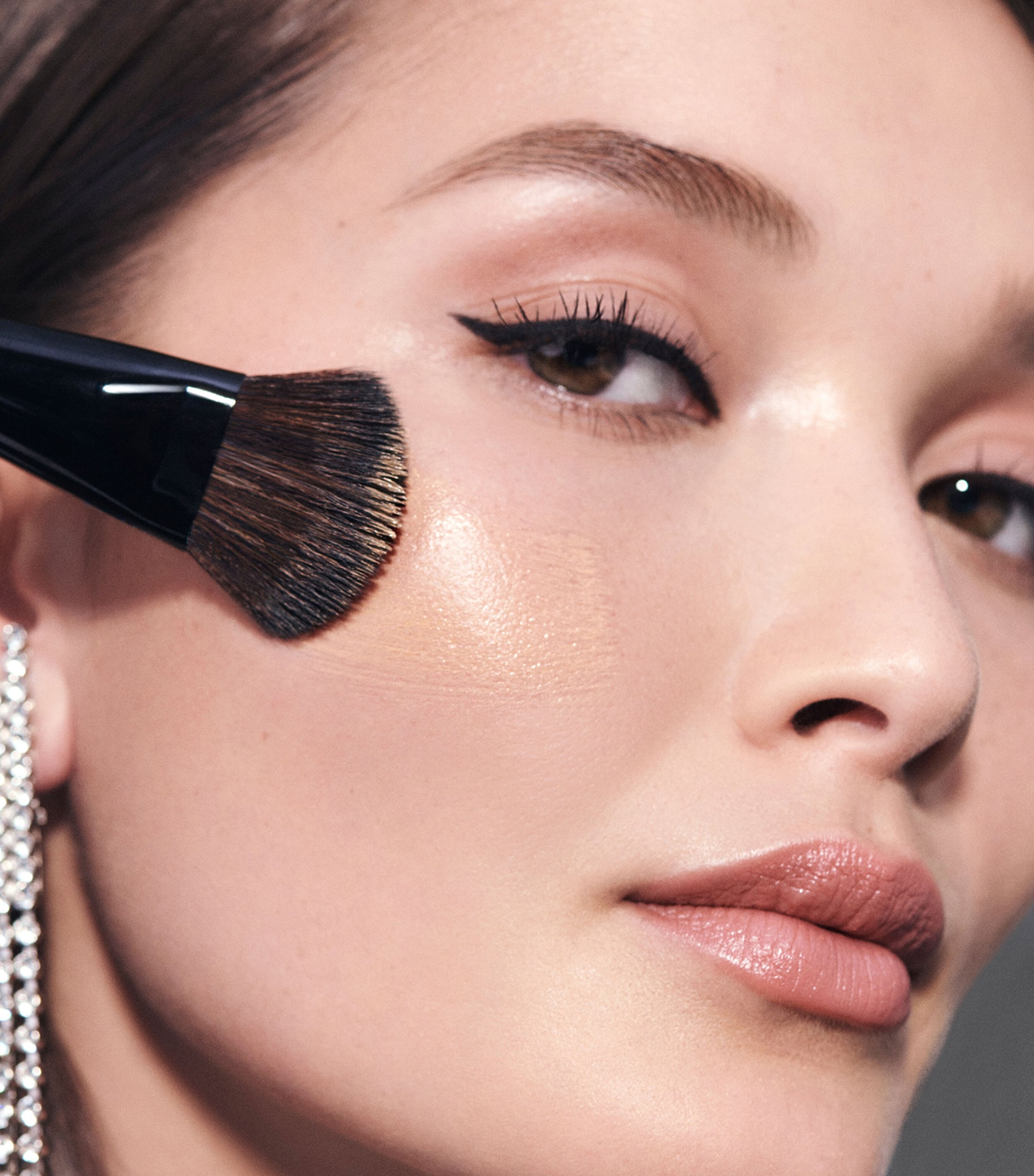 人気を誇る Focus Soft Brown Bobbi Foundation US Harrods | Brush メイク道具・化粧小物