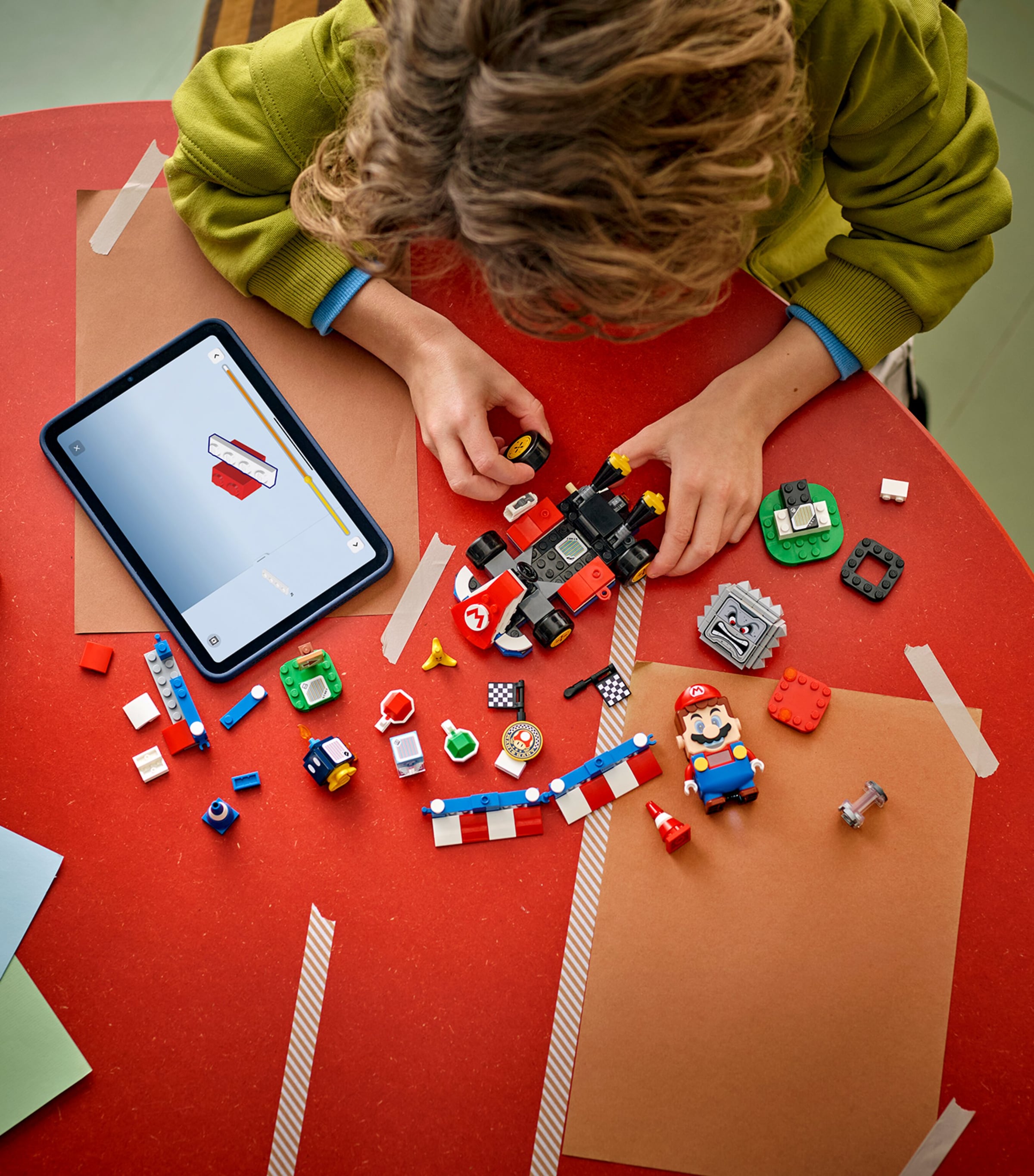 Interactive LEGO Mario & Standard Kart 72043 MULTI Image 3