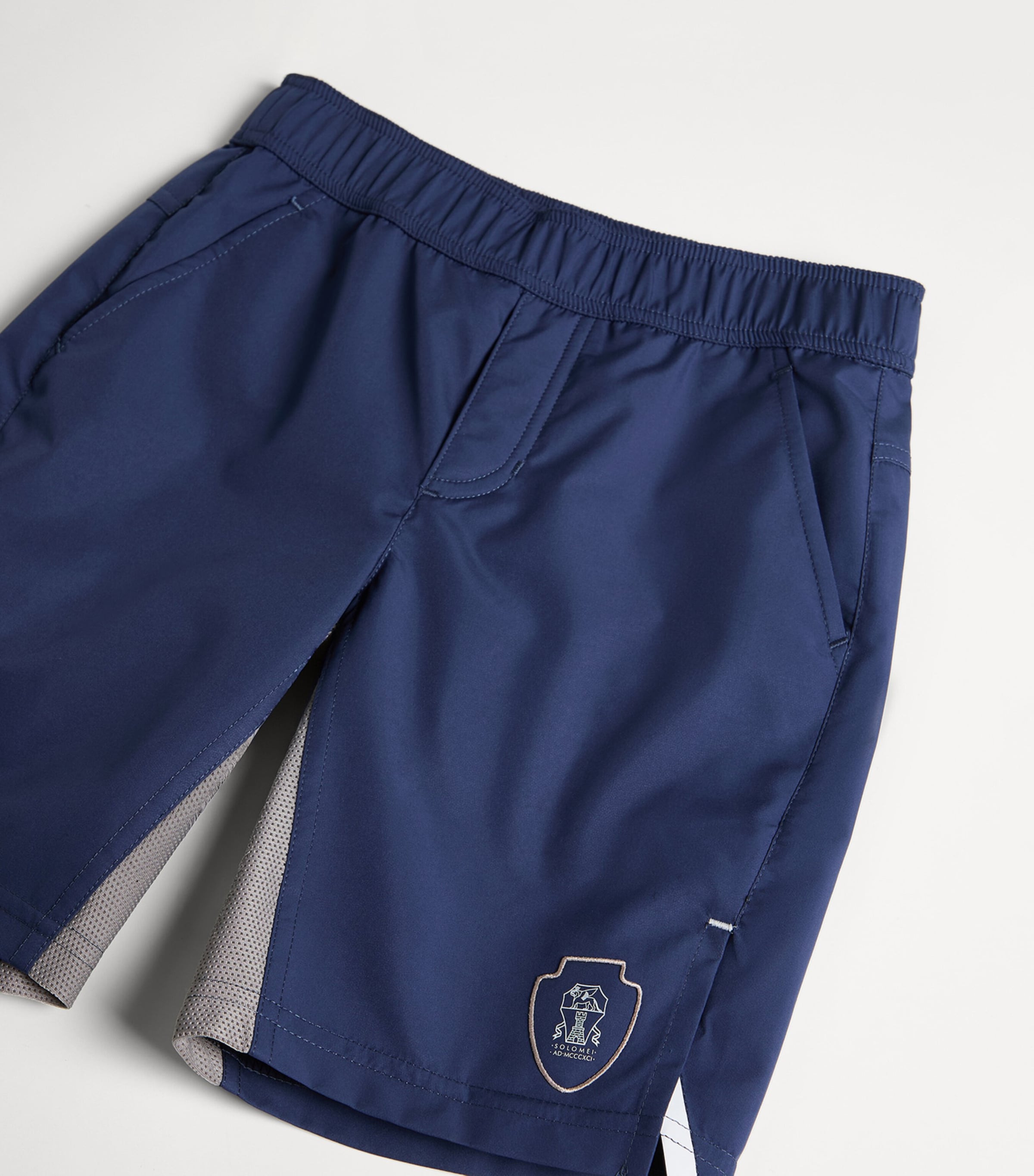Brunello Cucinelli Kids Logo Bermuda Shorts (4-6 Years) Image 3