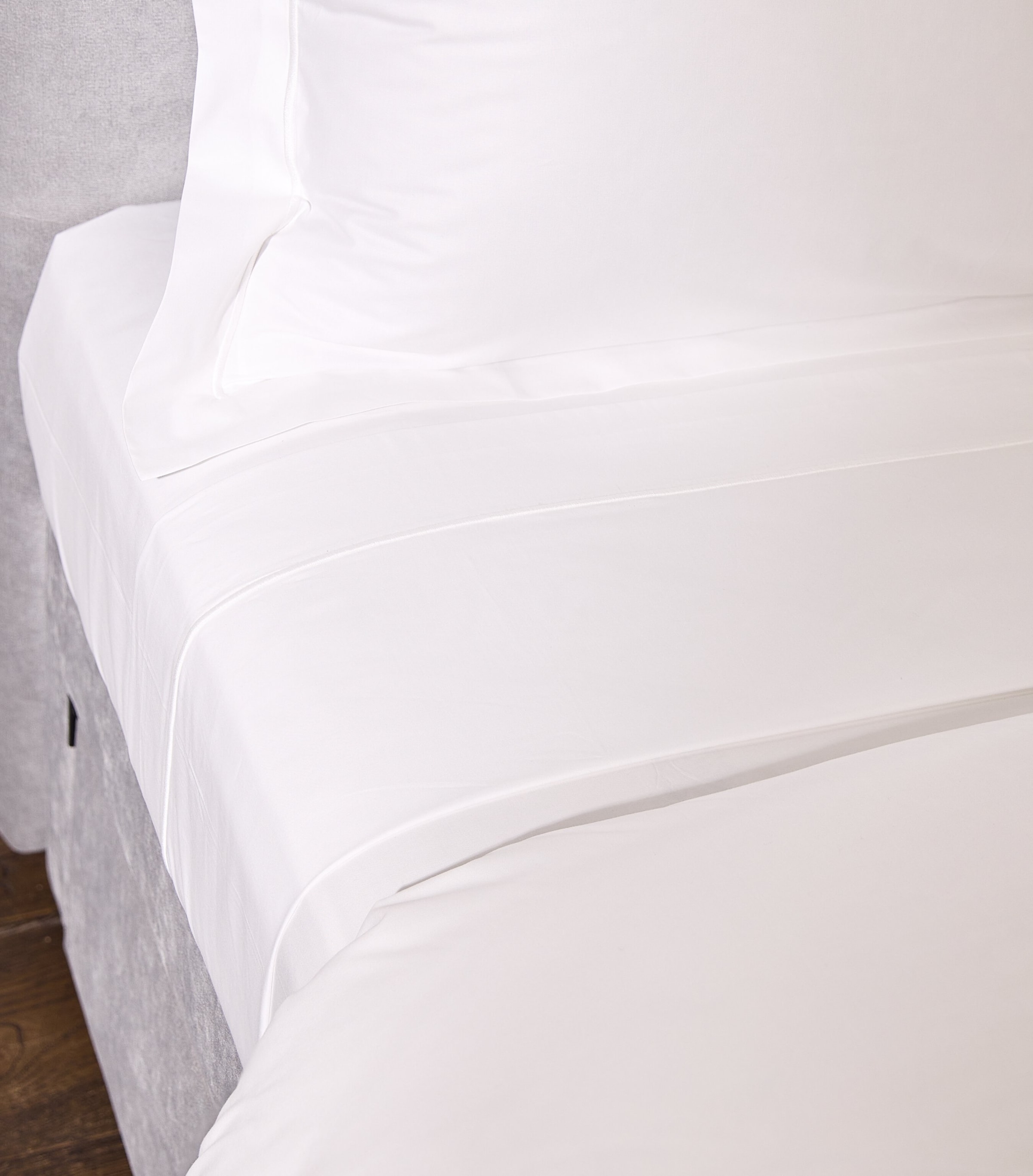 Helmshore Super King Flat Sheet (305cm x 320cm) WHITE Image 5