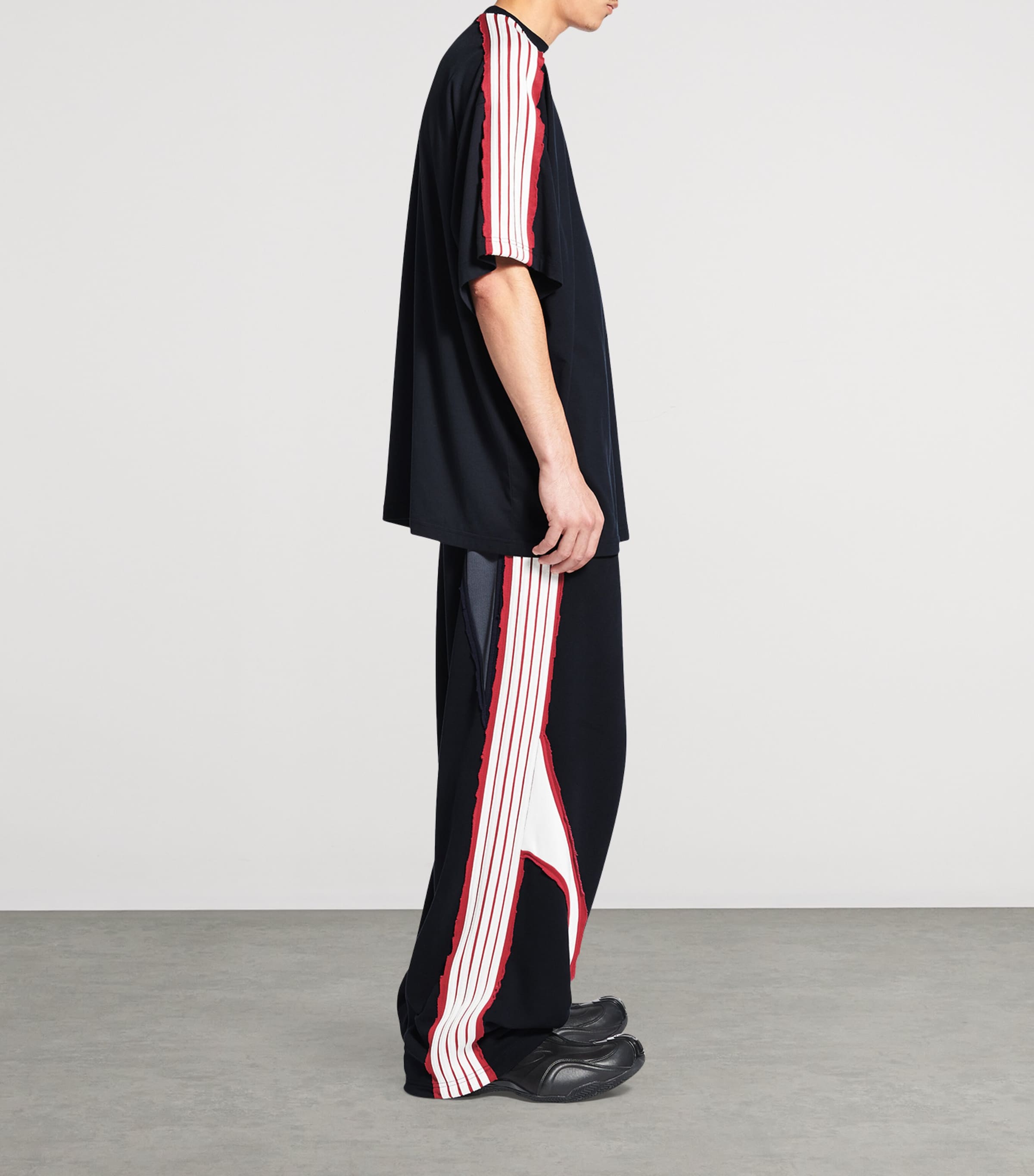 Balenciaga Oversized Logo T-Shirt | Men Clothing | T-Shirts | Logo T-shirts | Designers | Balenciaga | Women Bags | Basket Bags Balenciaga Oversized Logo T-Shirt | Men Clothing | T-Shirts | Logo T-shirts | Designers | Balenciaga | Women Bags | Basket Bags