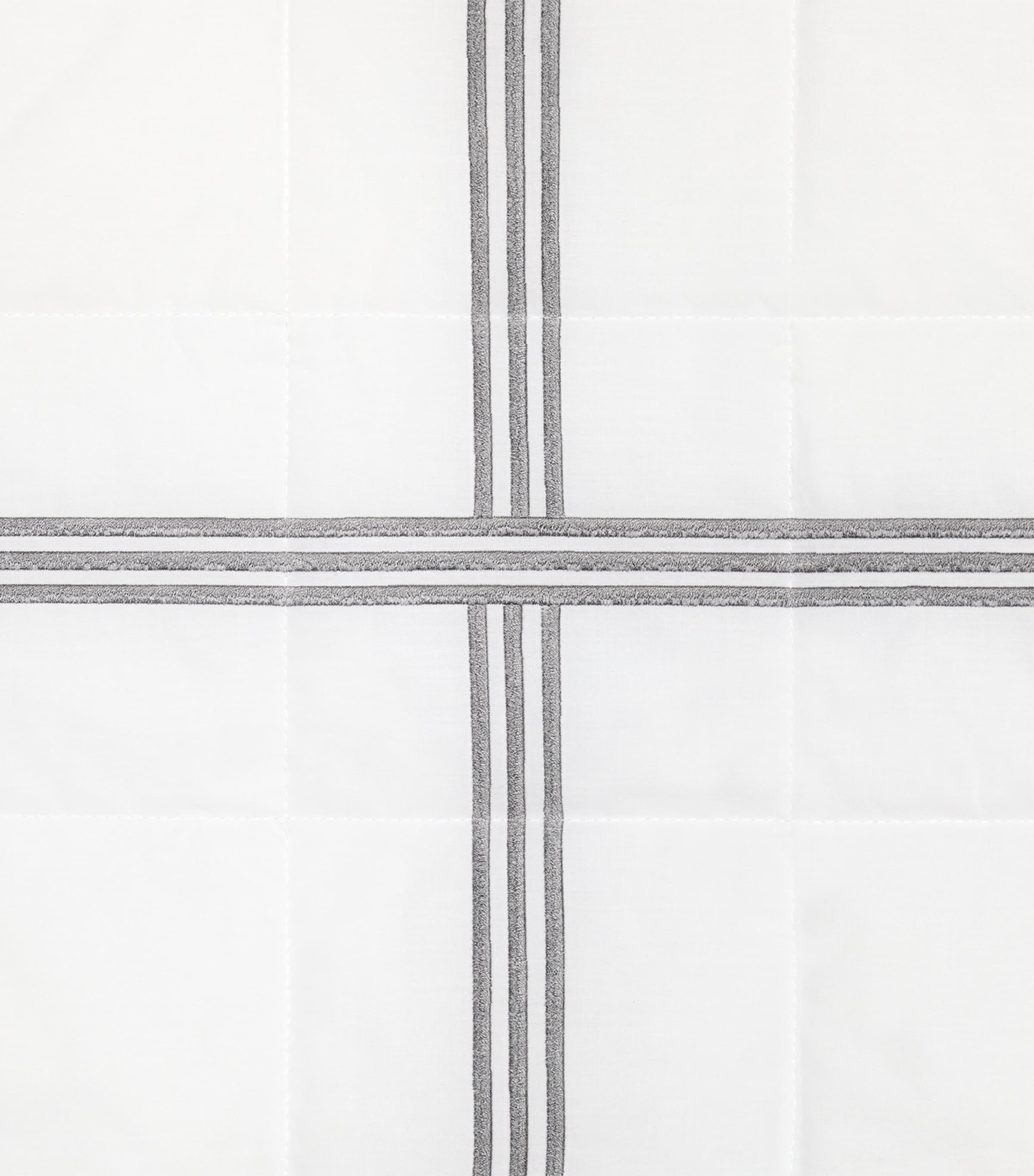 Pratesi Tre Righe Super King Quilt (290cm x 260cm) Wht/charcoal Image 2