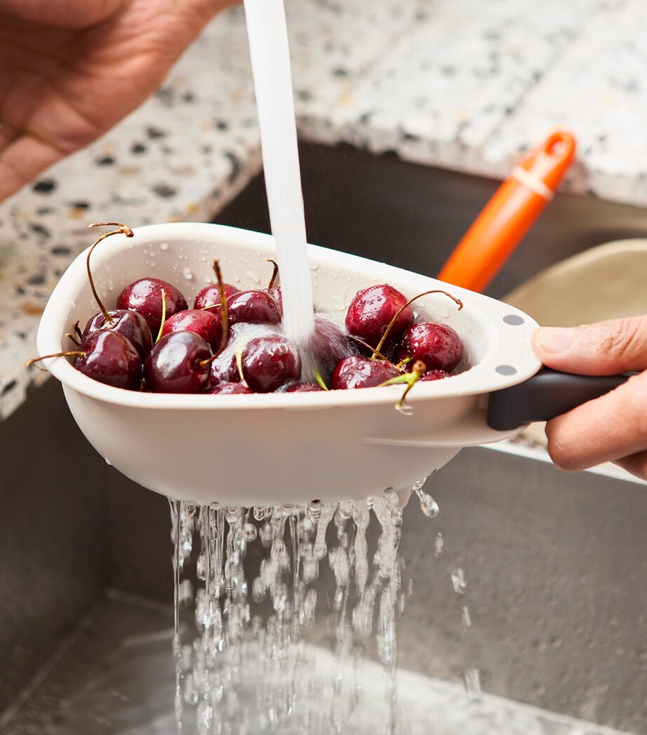 Mini Droplet Colander with Folding Handle STONE Image 3