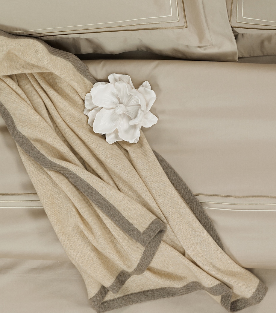 Cashmere Manyas Throw (140cm x 200cm) NATURAL Image 2