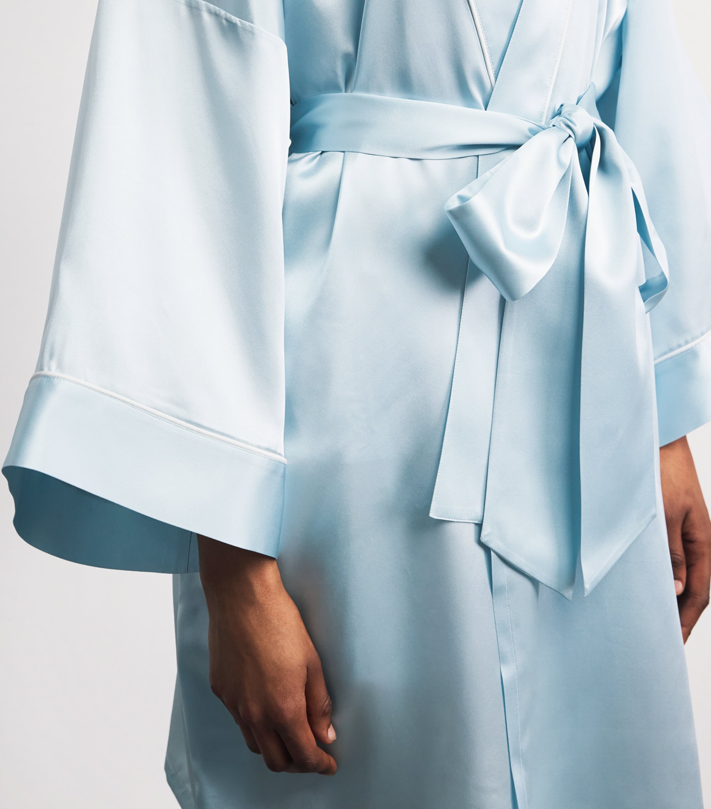 Olivia von Halle Womens Silk Mimi Robe Powder Blue Image 3