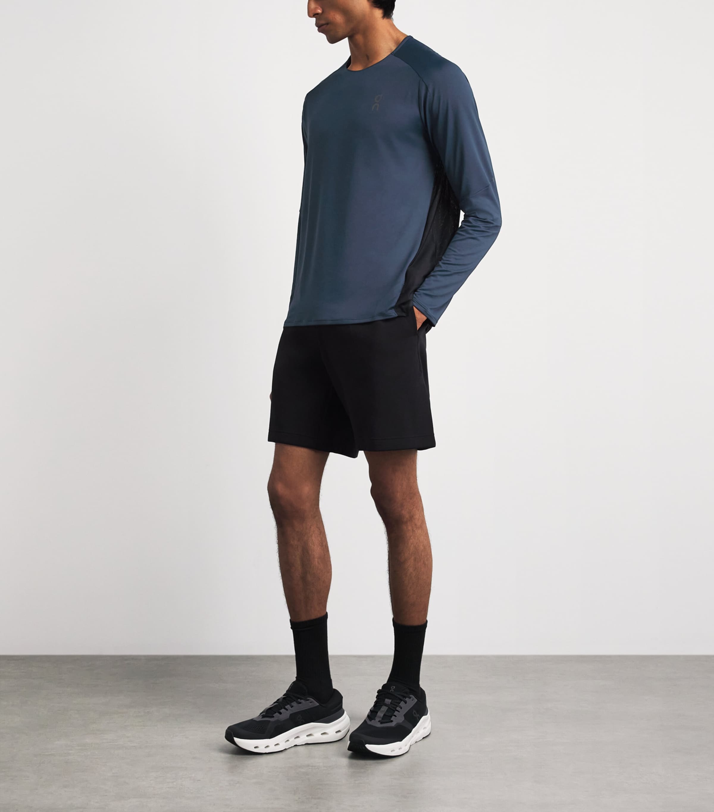 On Mens On Performance T-Shirt Navy | Black Image 2