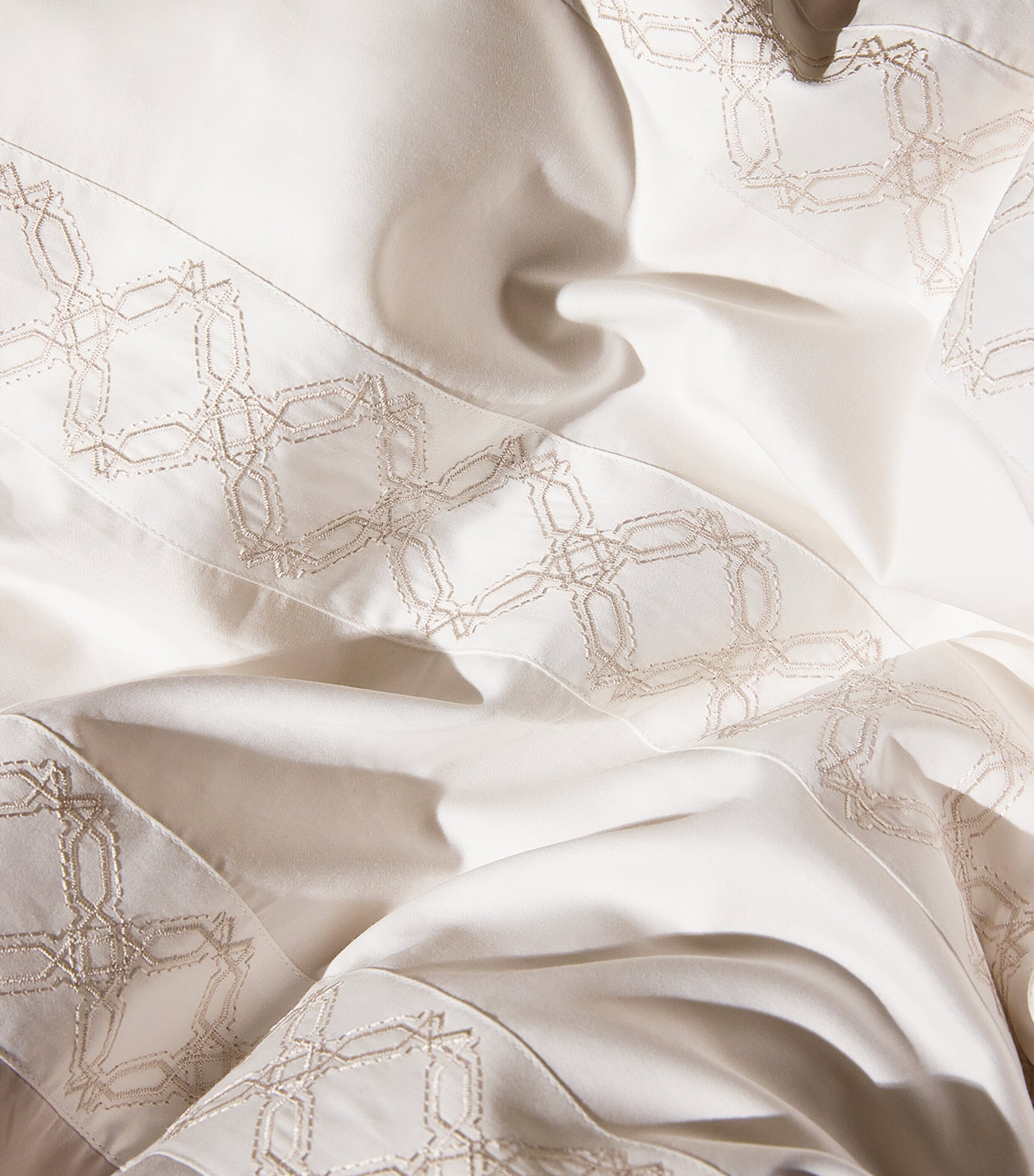 Beaufort King Duvet Cover and Pillowcase Set (230cm x 220cm) WHILE/PALE GREY Image 5