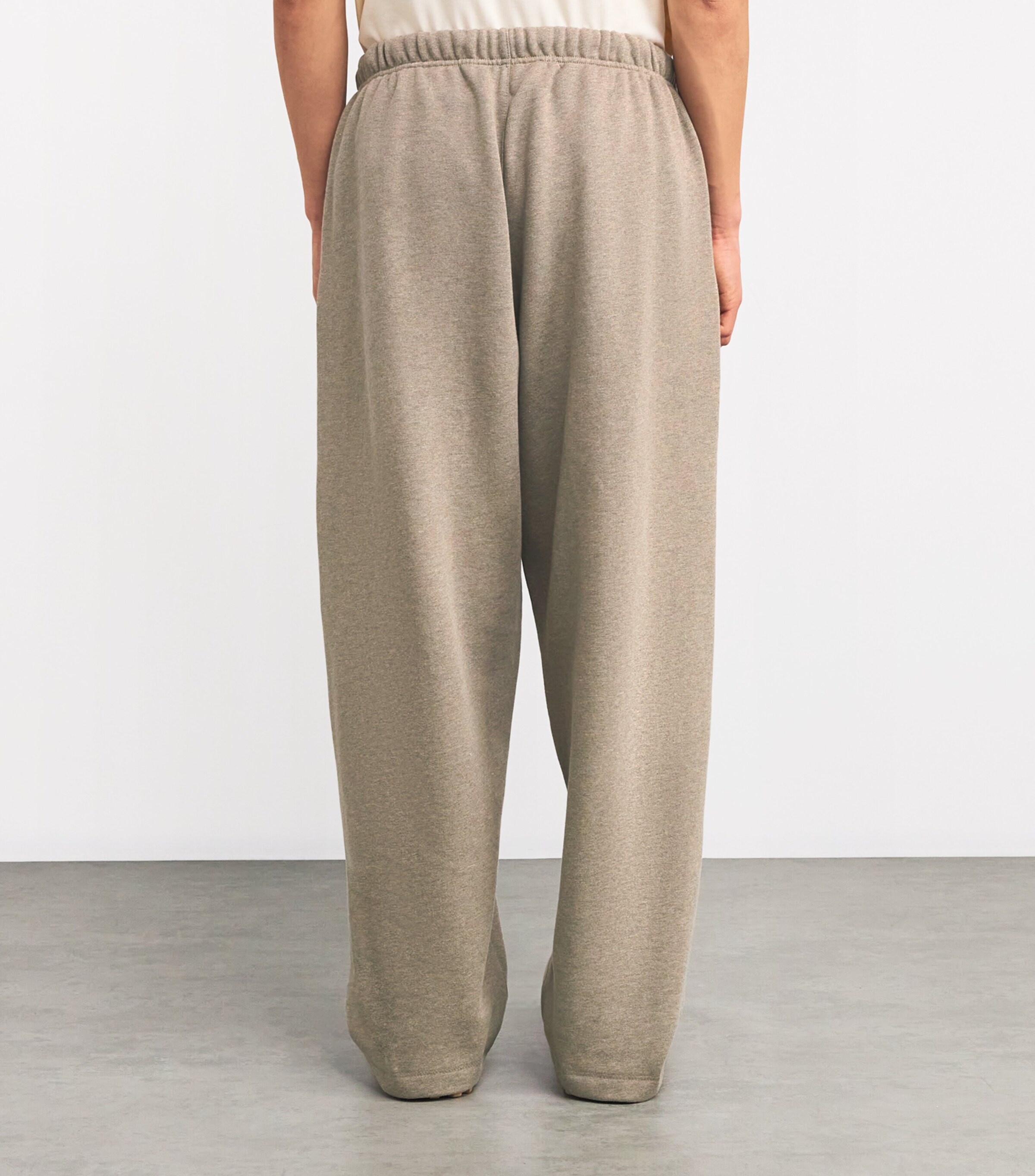FEAR OF GOD ESSENTIALS Mens University Crest Logo Open-Cuff Sweatpants Heather Gray Image 4