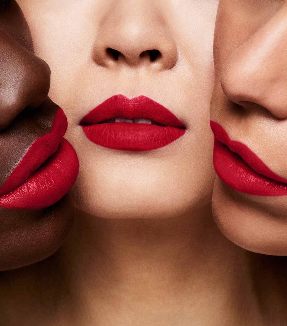 TOM FORD Liquid Lip Luxe Matte Scarlet Rouge Image 3
