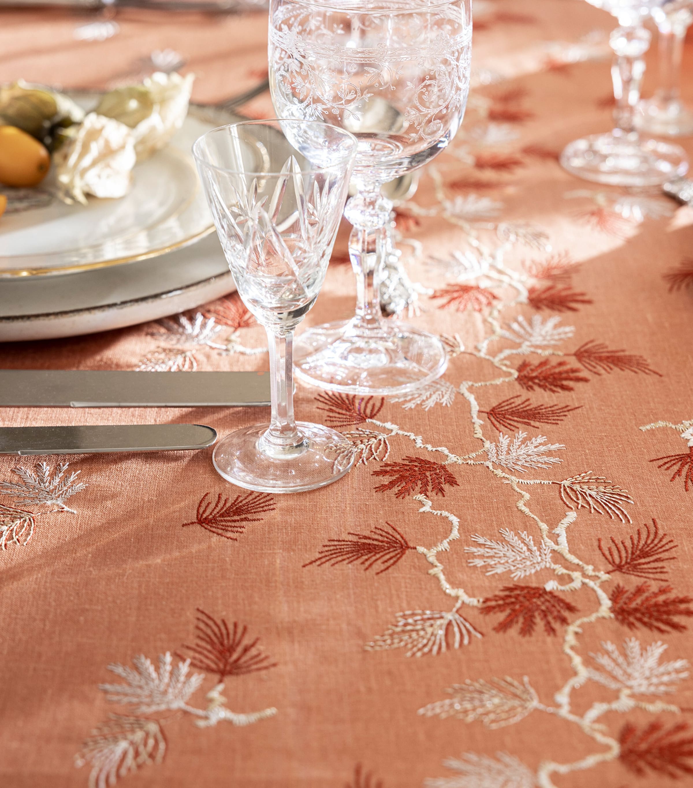 Linen Embroidered Tablecloth (170cm x 250cm) COUGE SR Image 3