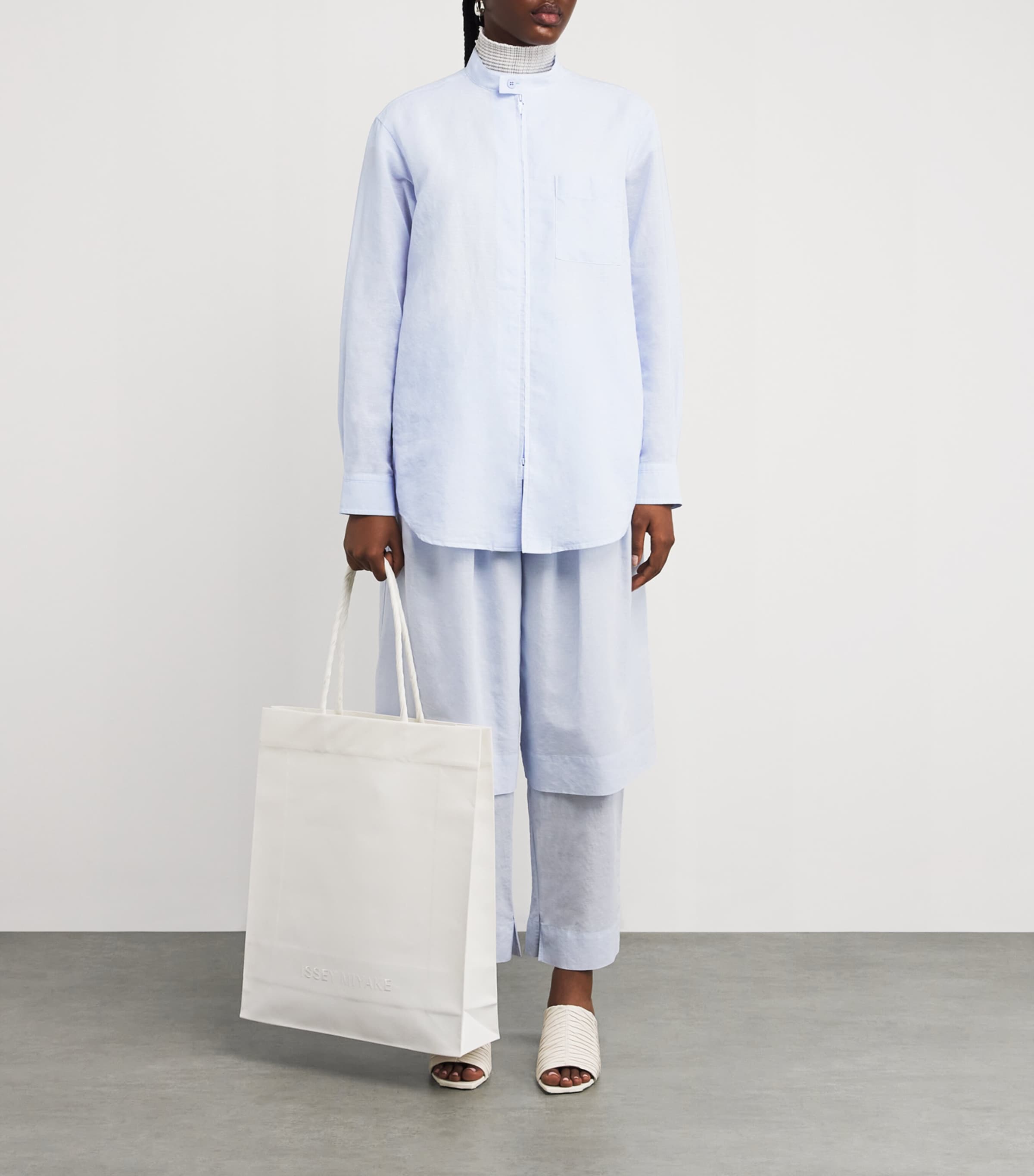 Cotton-Linen Paper-Esque U Shirt 70 Image 2