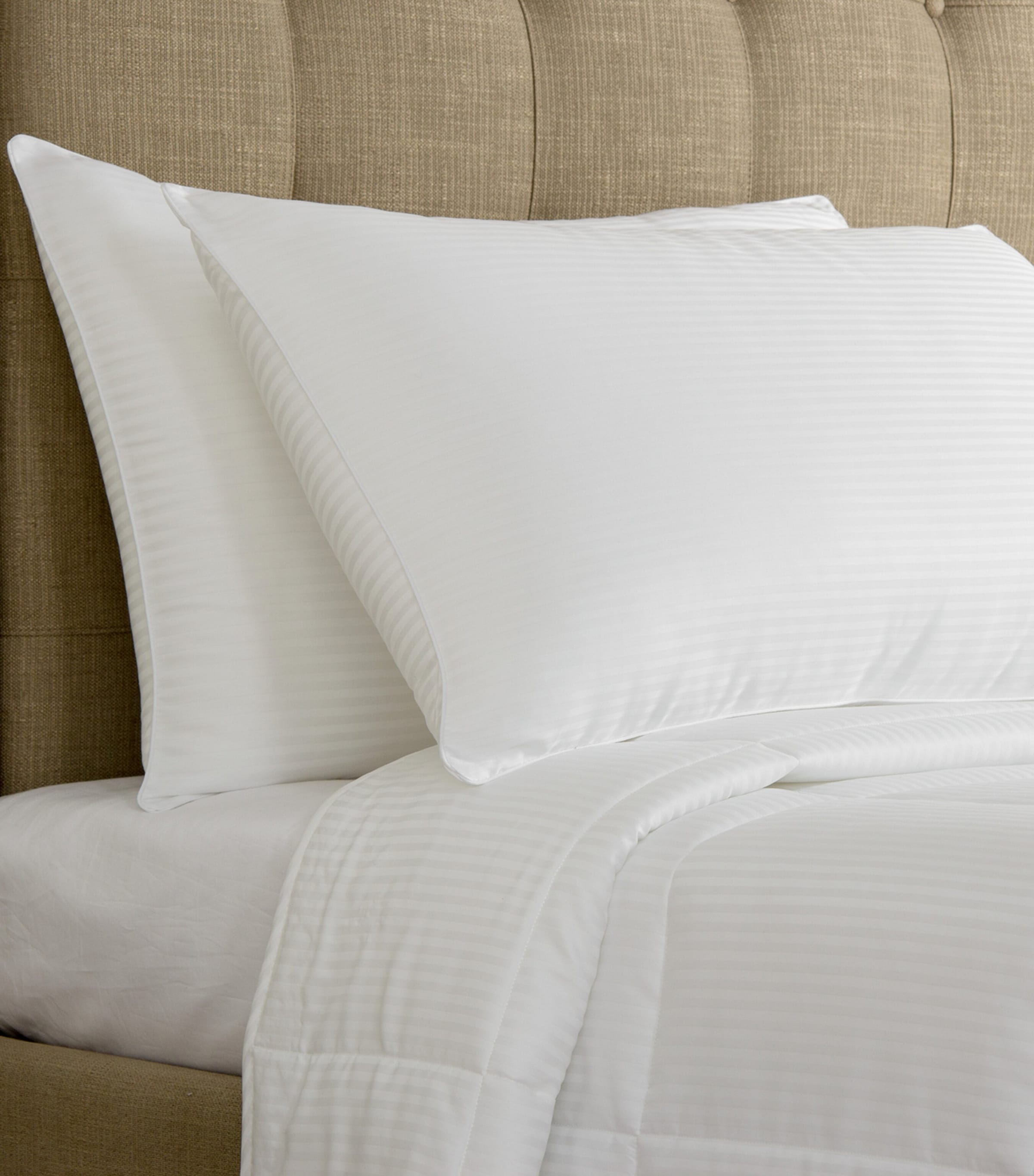 Frette Medium Nuvola Alternative Pillow Filler (30cm x 40cm) White Image 1